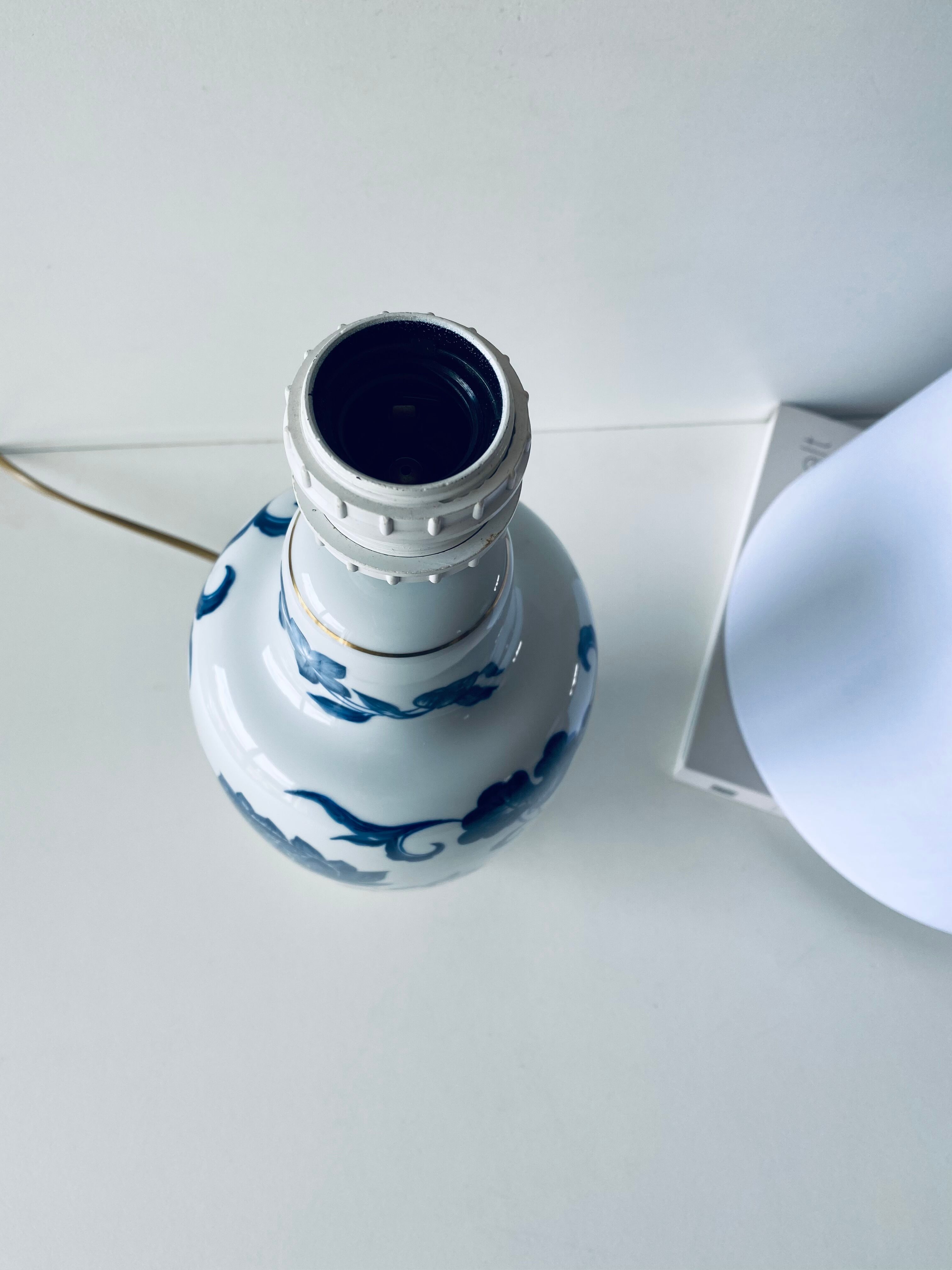 Paris porcelain lamp