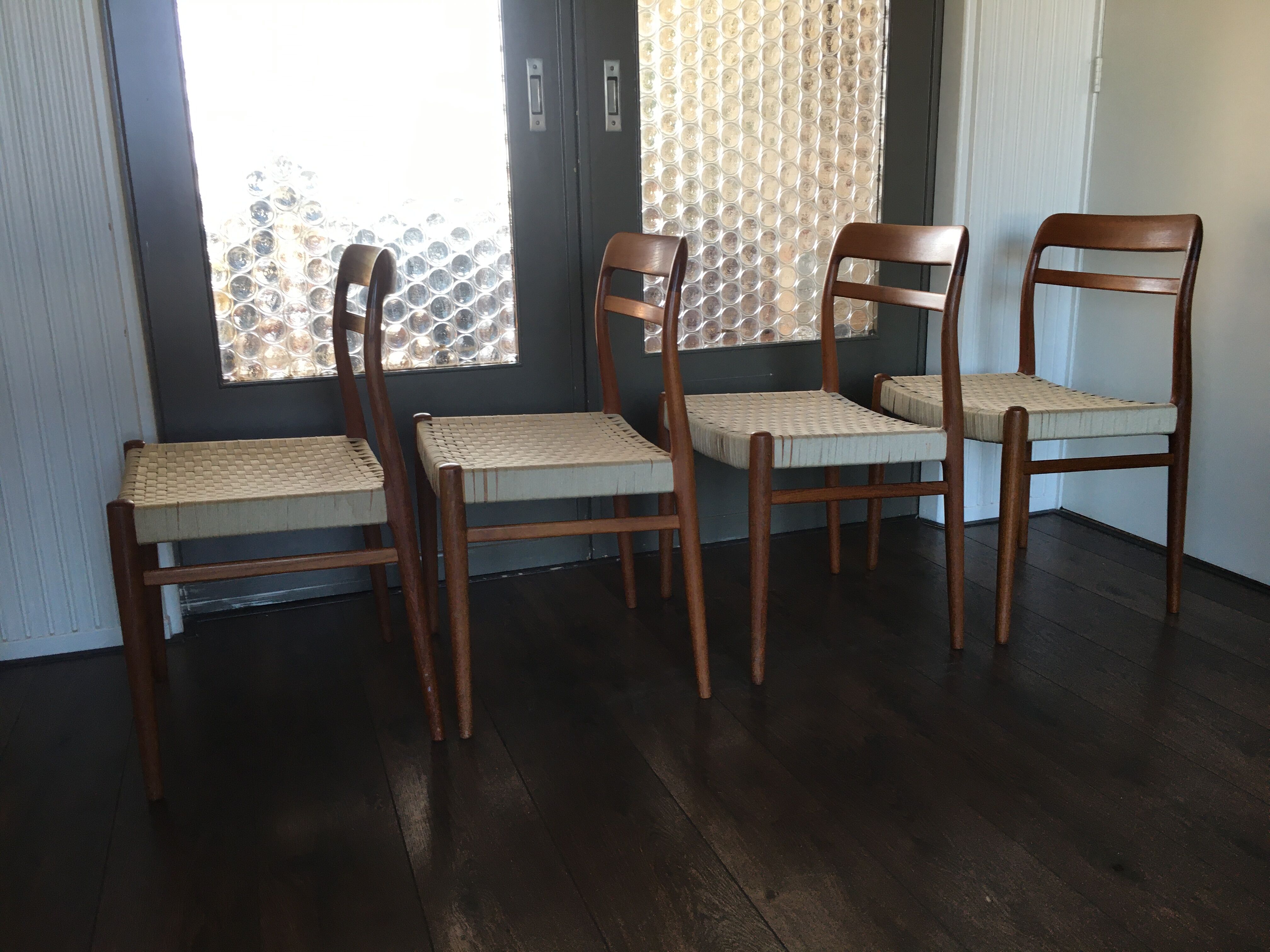 Ensemble scandinave de 4 chaises à manger en teck par Gustav Bahus et Eft. à partir des années 1960