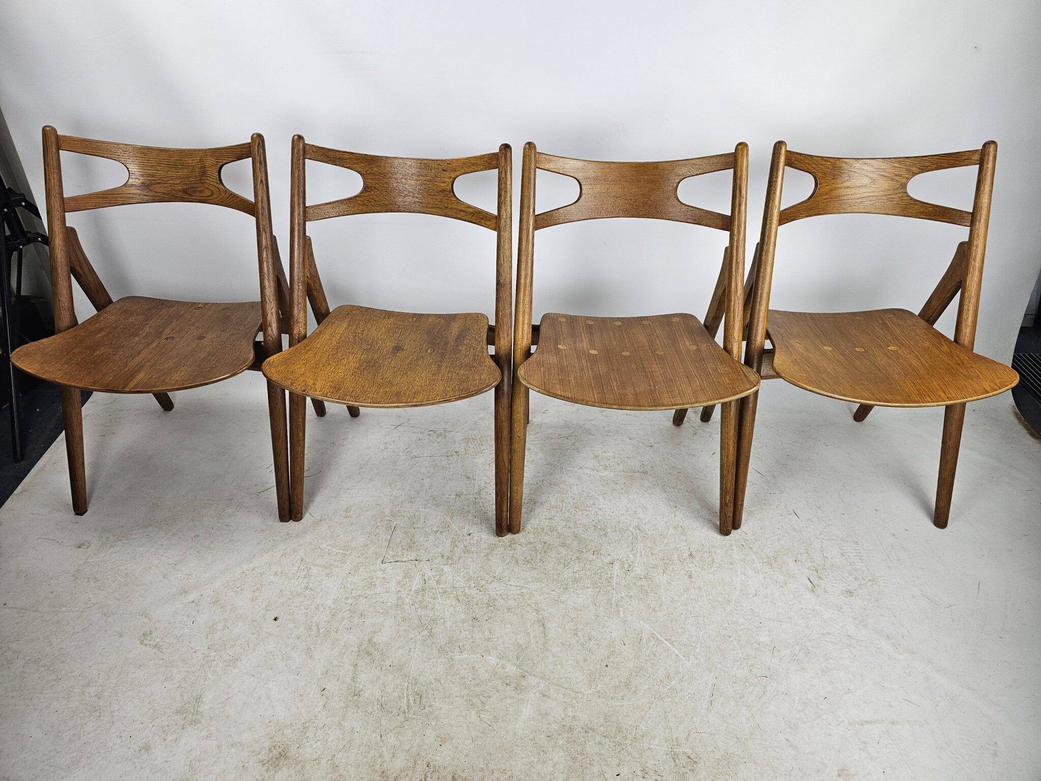 4 chaises Sawbuck de Hans Wegner, modèle CH29