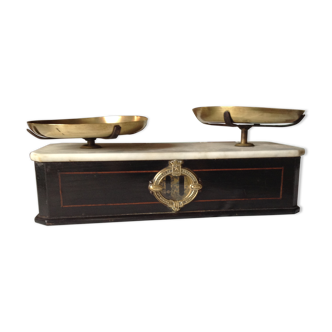 Balance Napoléon III en bois marbre et plateaux en laiton, Maison Béranger