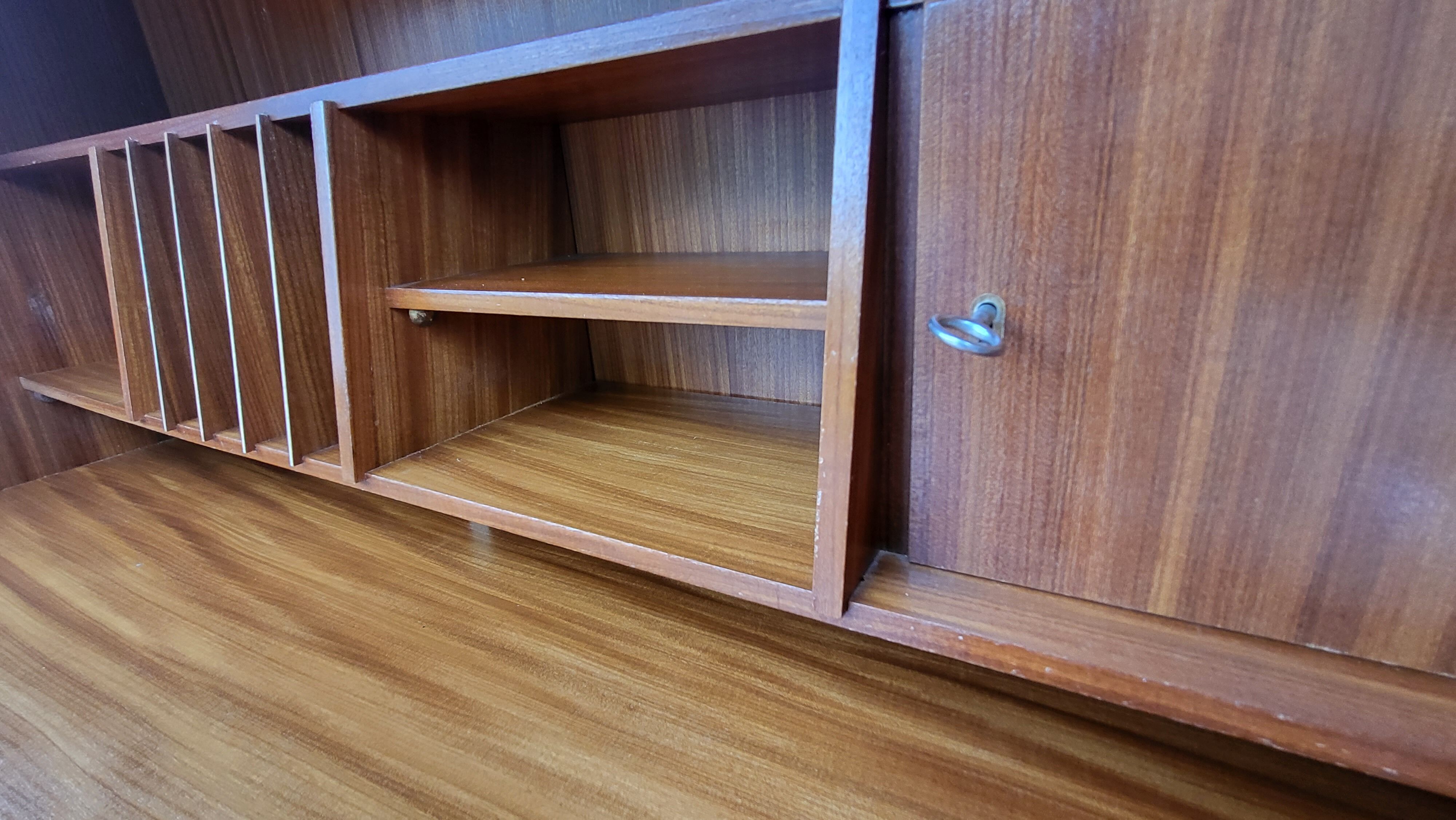 Cabinet with Secretary