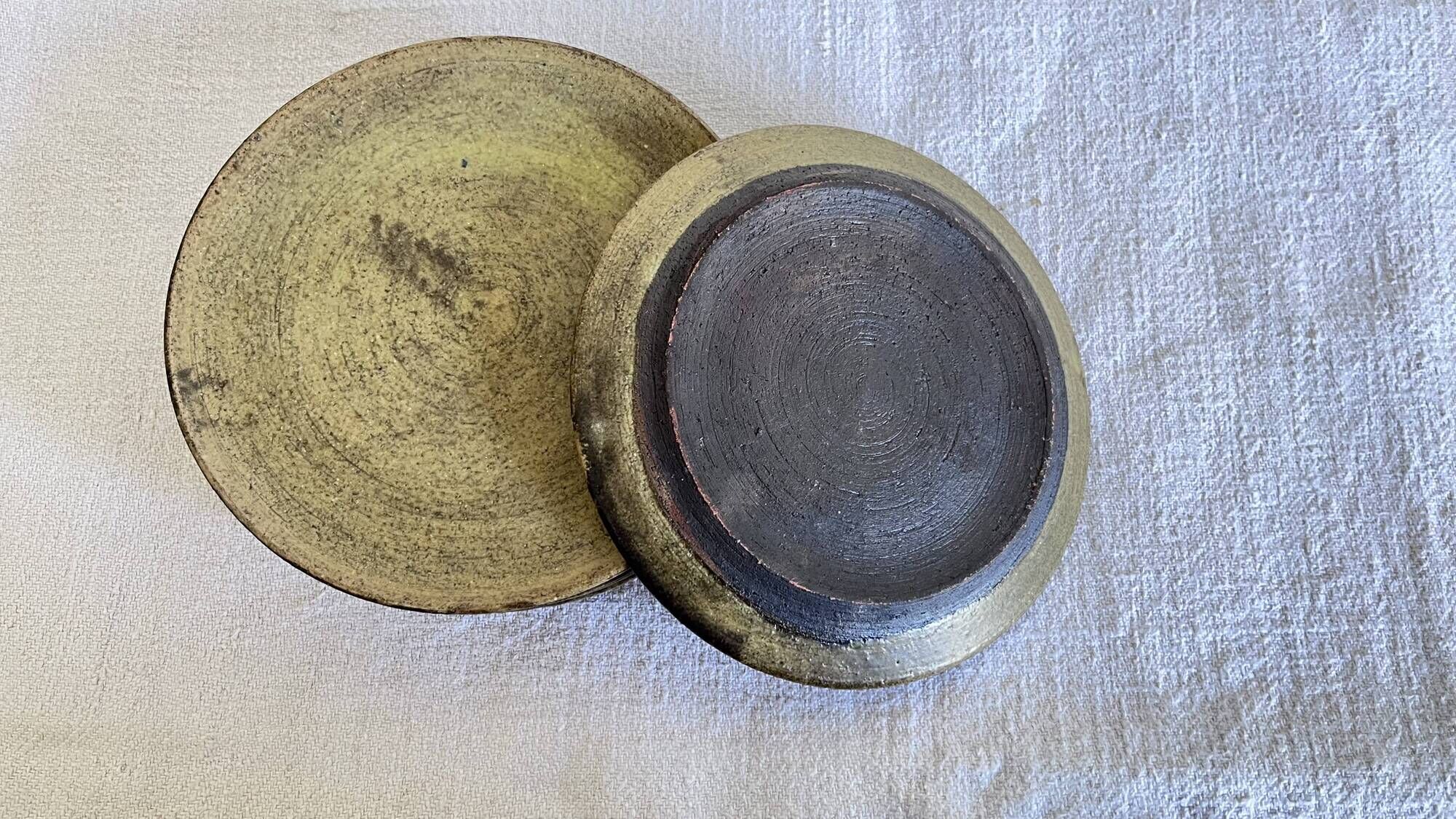 Set of 6 dessert plates in brutalist stoneware from the 1970s.