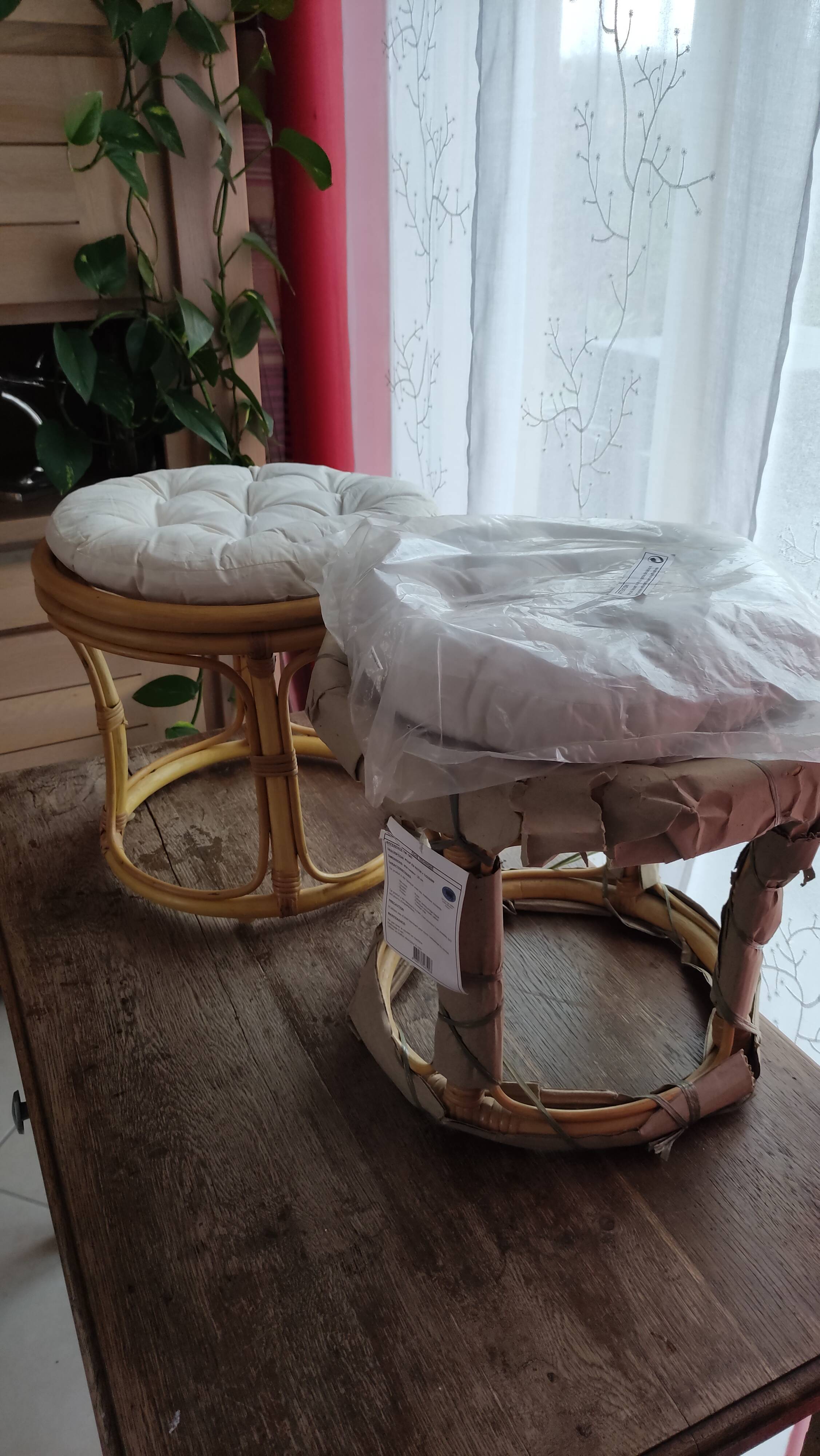 Paire de poufs en rotin et bambou