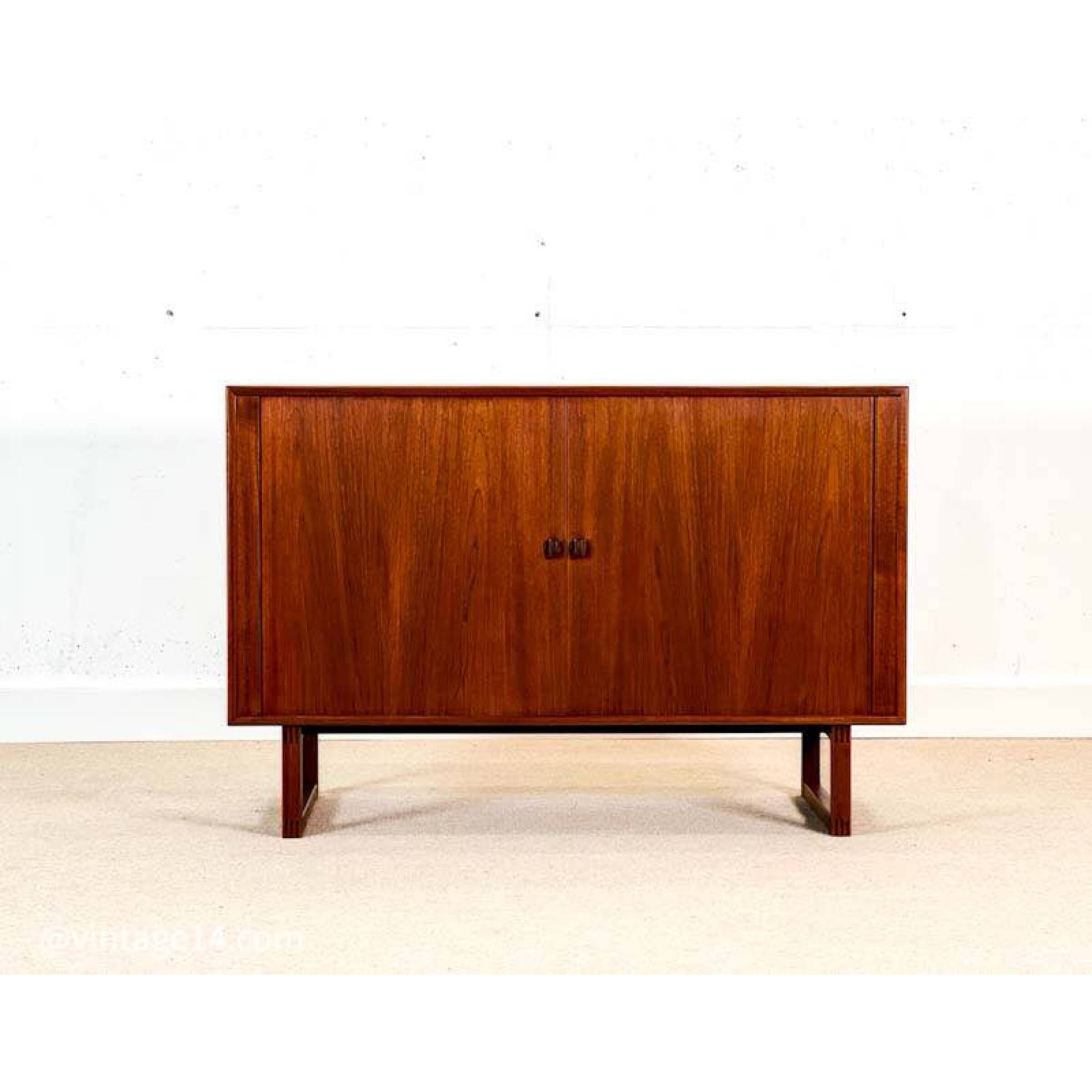 Børge Mogensen sideboard (tambour doors)