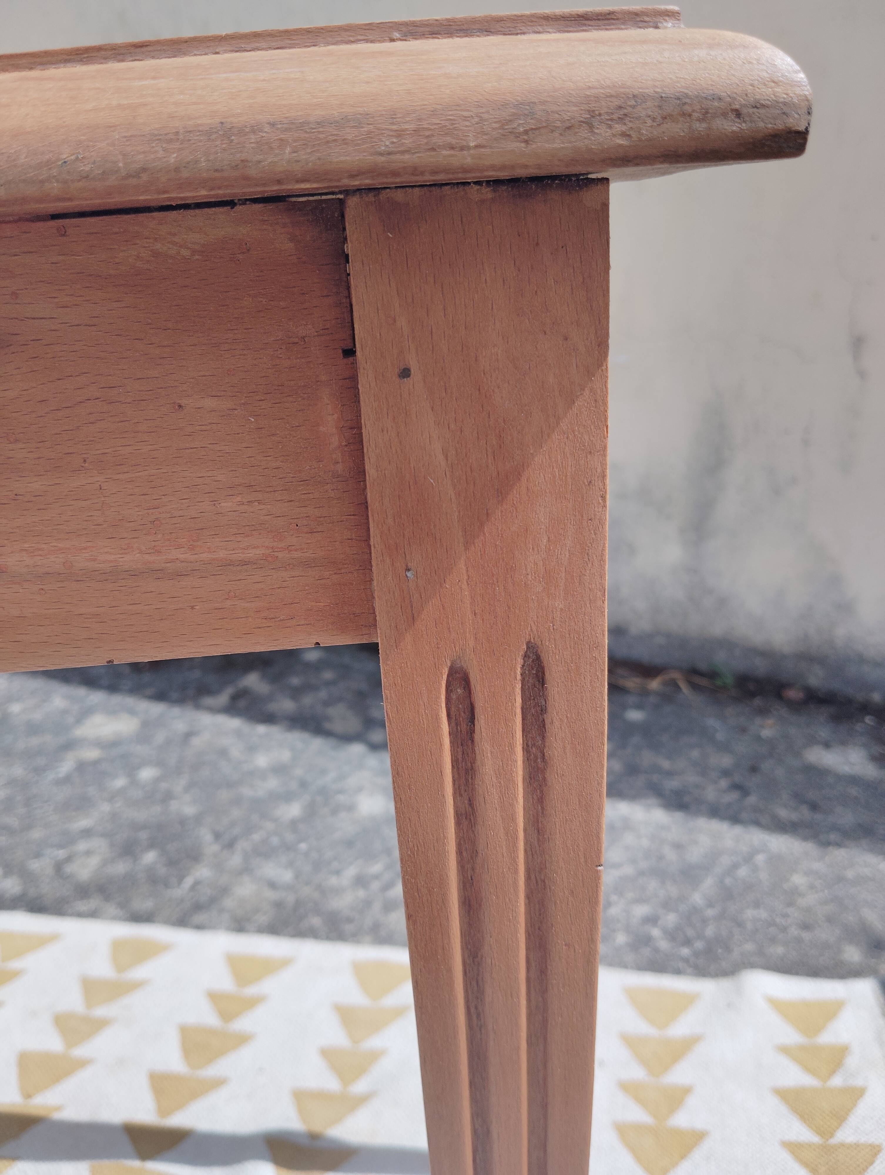 Table d'appoint ou bureau hêtre massif