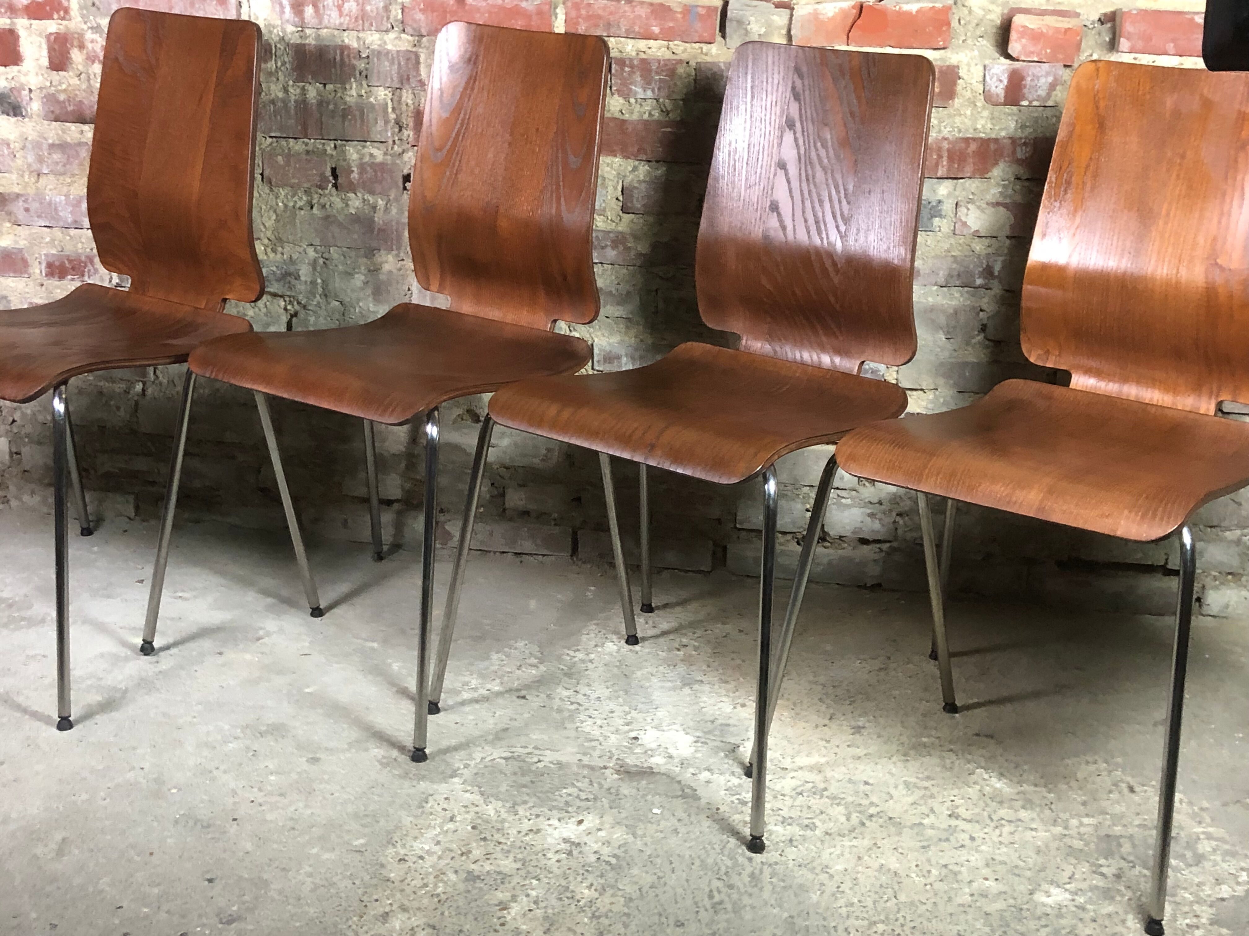 Vintage Scandinavian chairs in thermoformed wood 1970