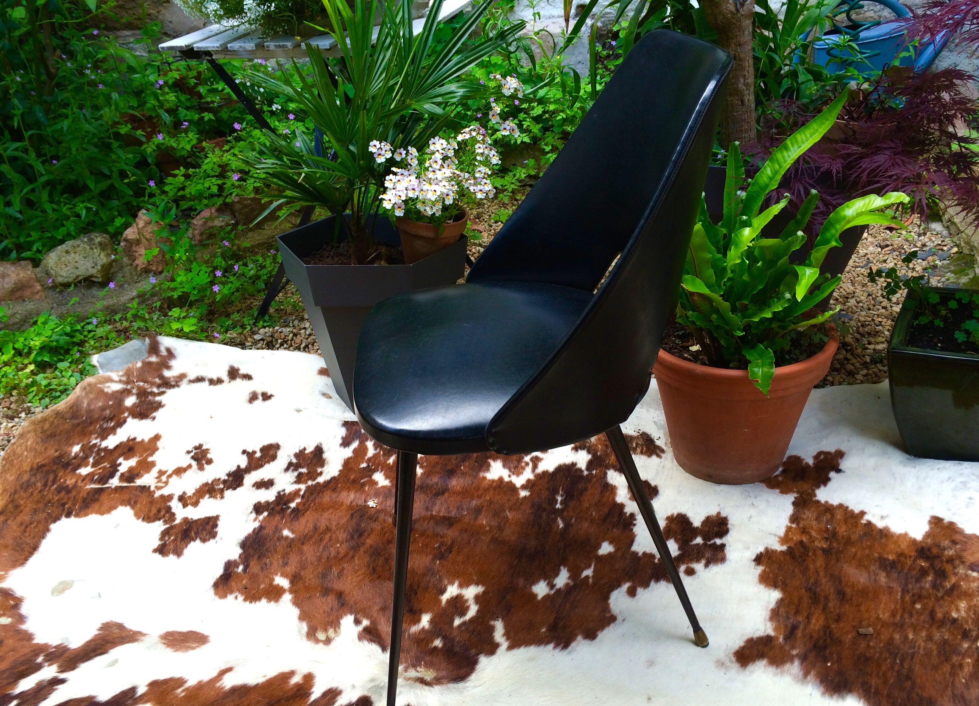 Chaise tulipe skaï noir des années 50