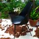 Chaise tulipe skaï noir des années 50