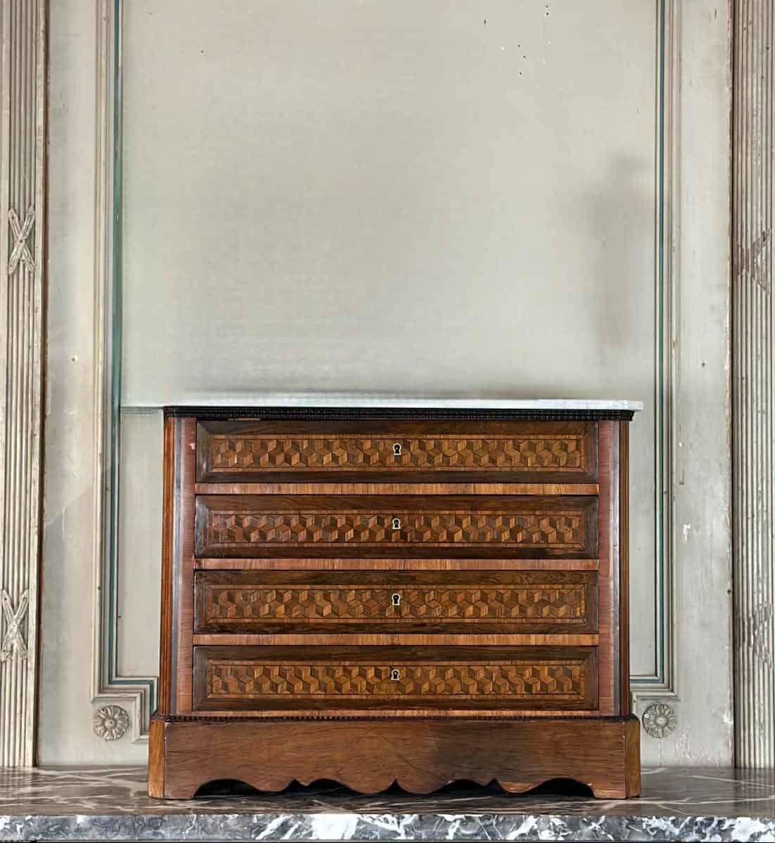 Miniature chest of drawers in mahogany veneer, 19th century