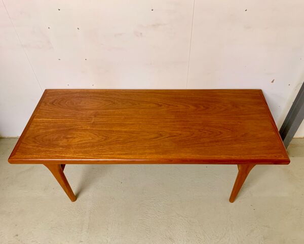 table basse en teck de Johannes Andersen, danois, milieu du siècle