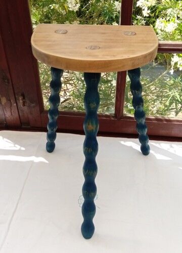 Tripod stool