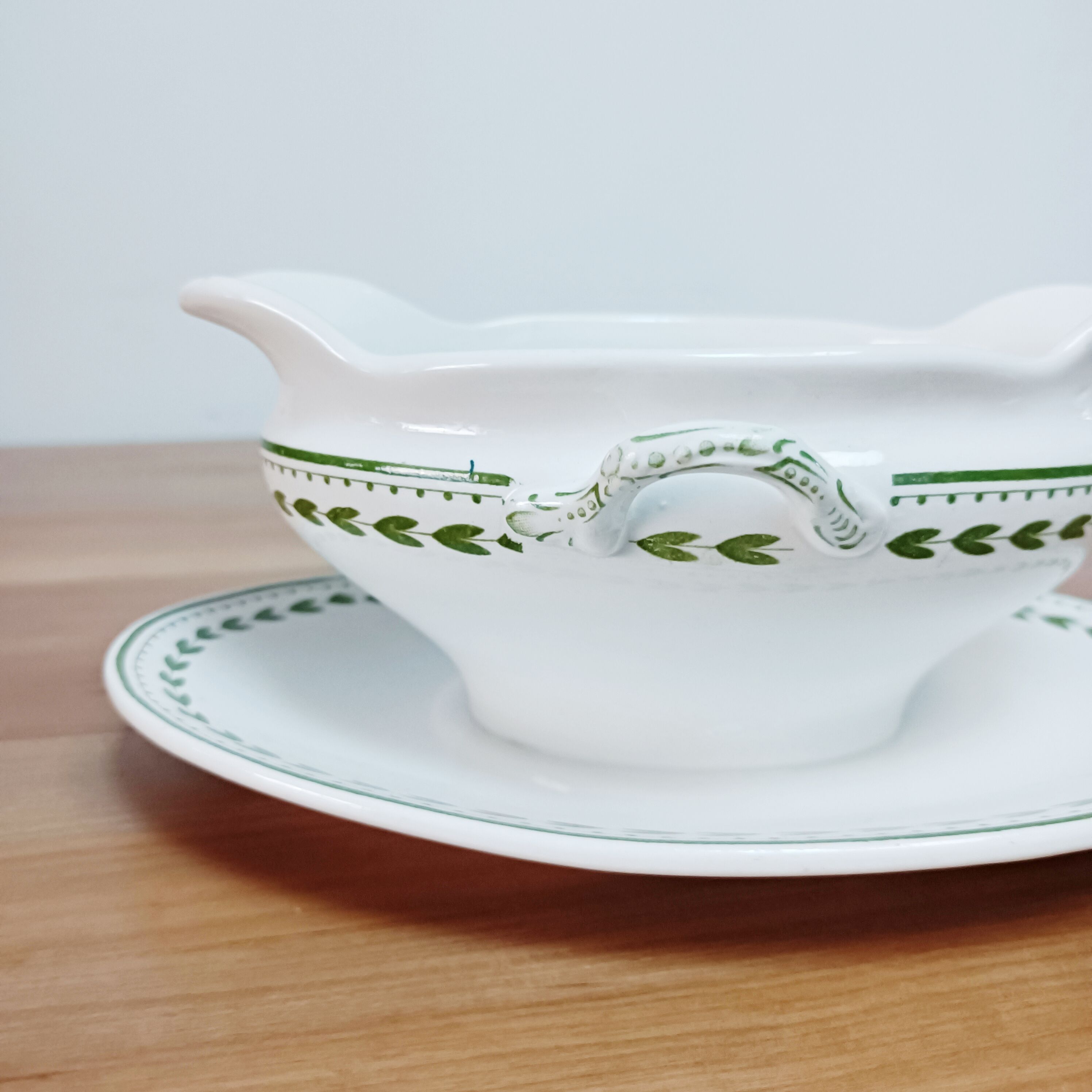 Old iron clay sauce boat BFK Boch La Louvière Laurier