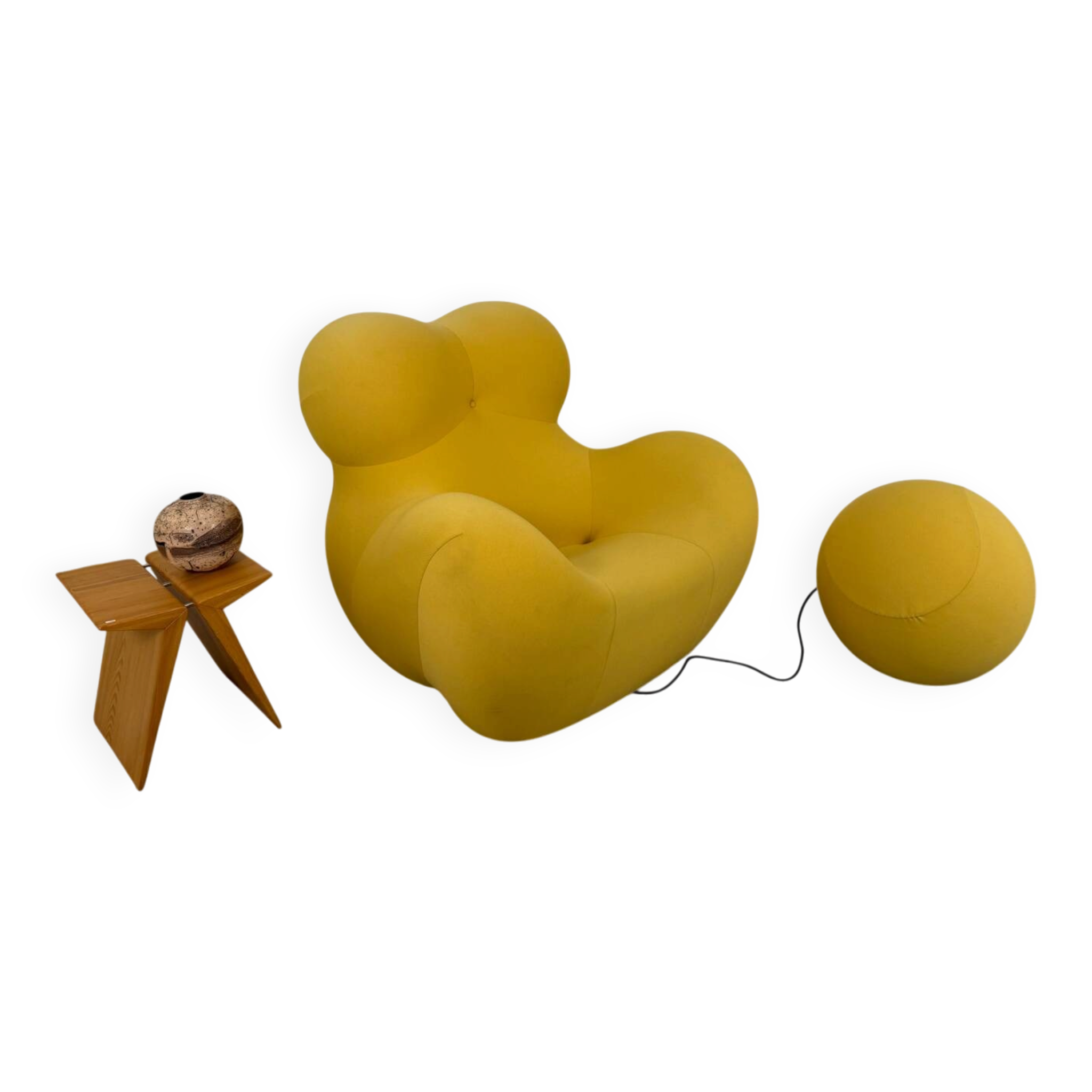UP5_6 Big Mama Armchair - B&B Italia - Gaetano Pesce - yellow + pouf -