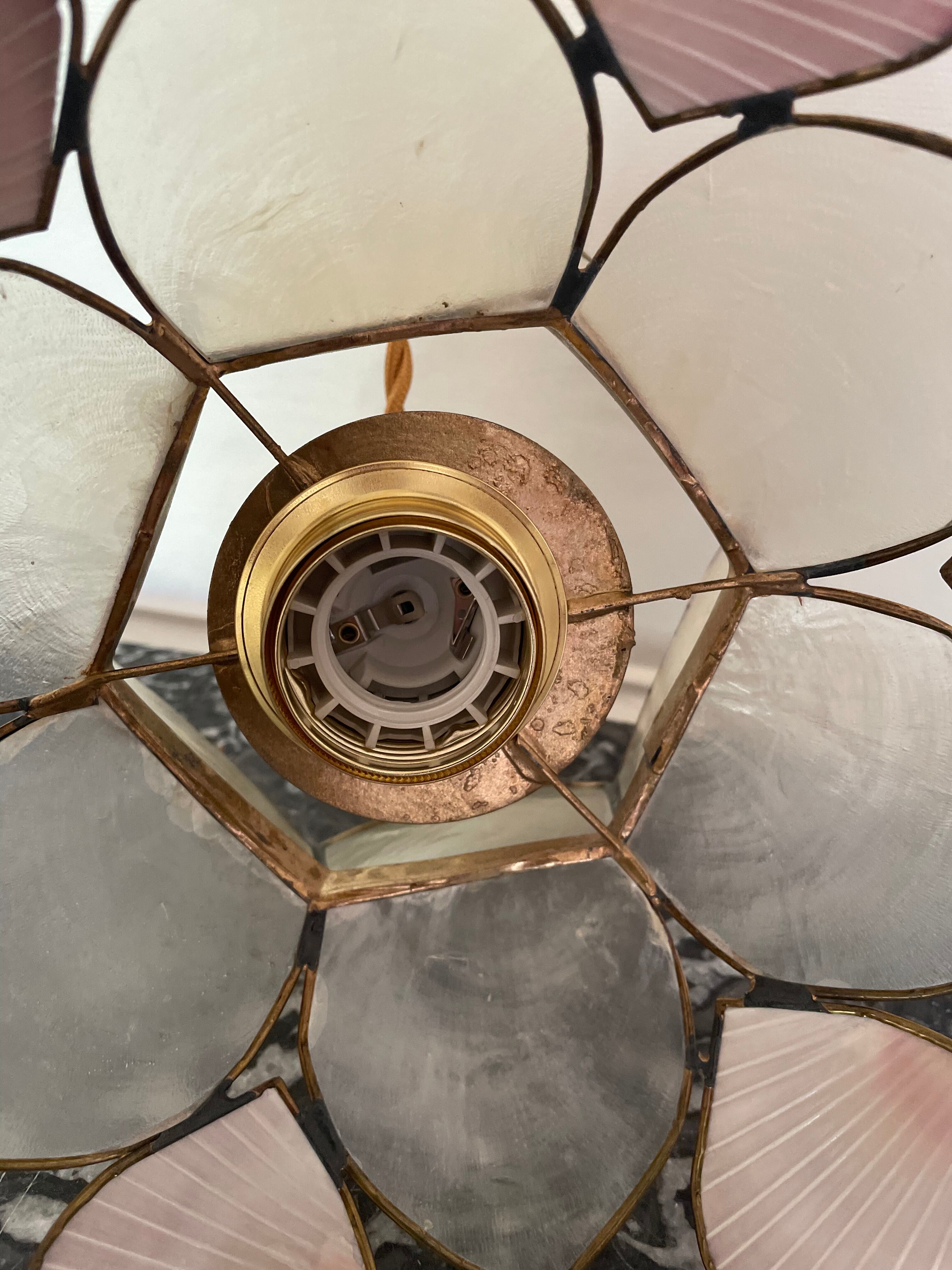 Mother-of-pearl suspension