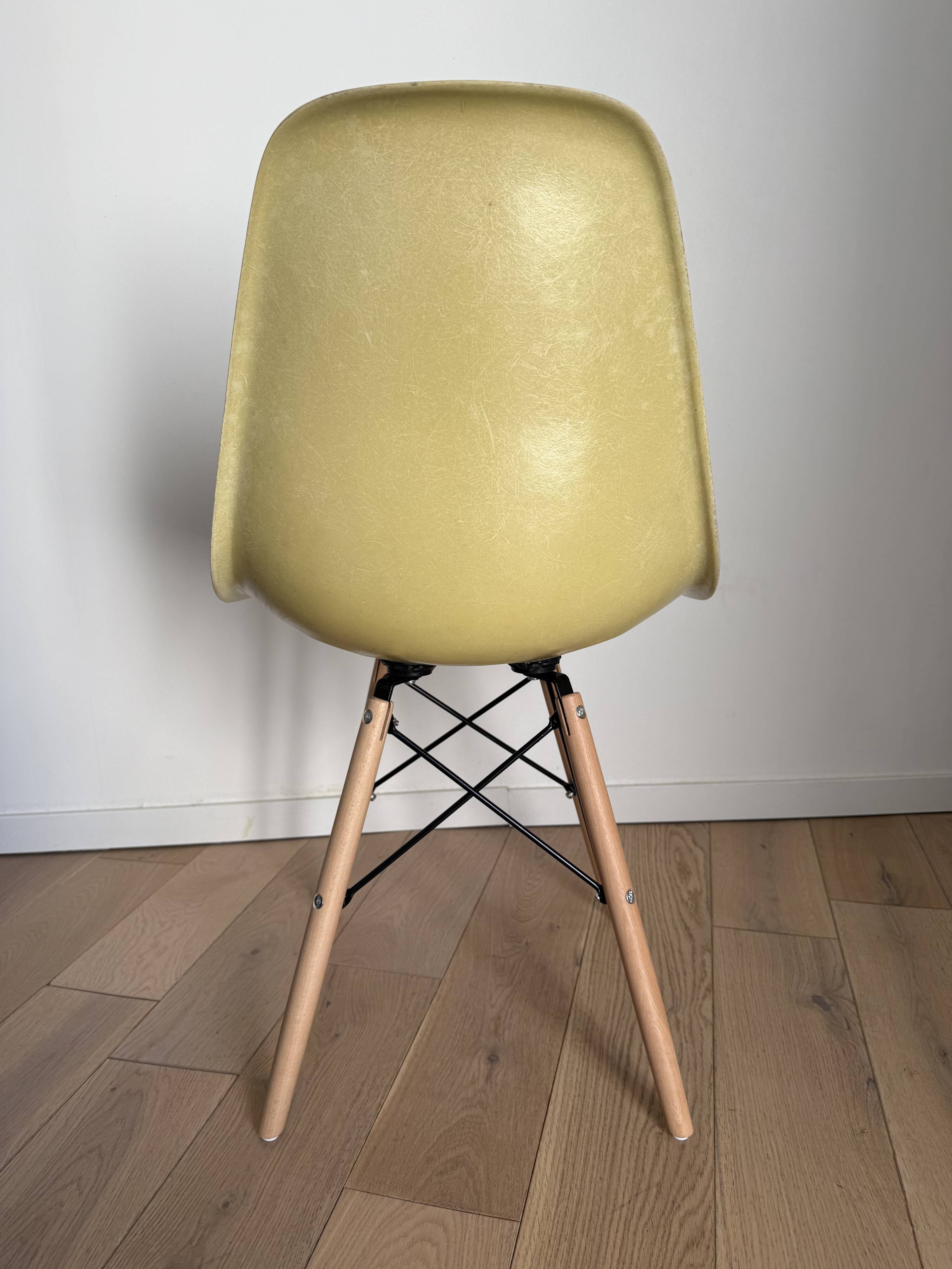 Dsw eames herman miller us edition 50s 60s design no vitra knoll yellow
