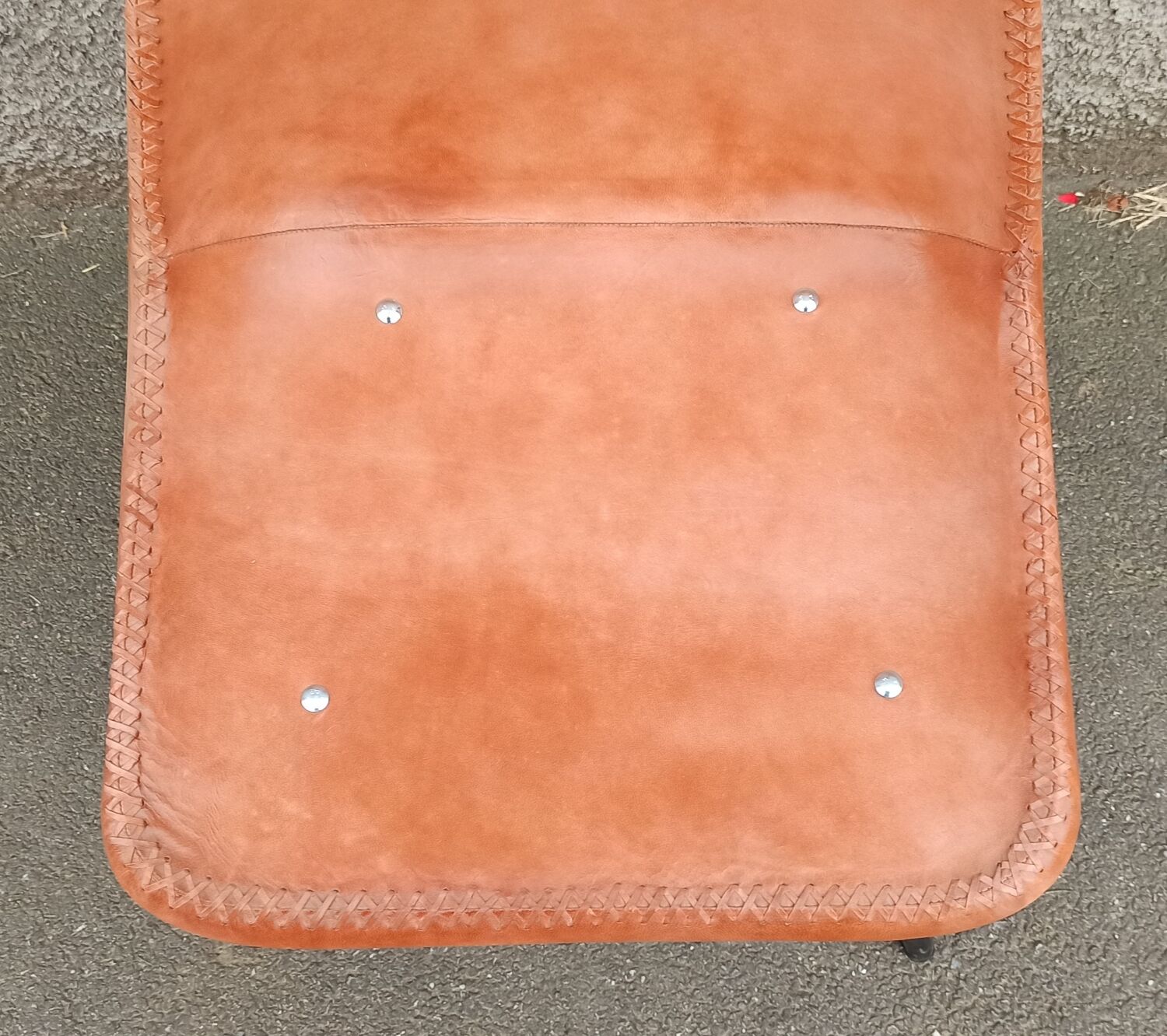 Set of 6 leather chairs with black metal frame