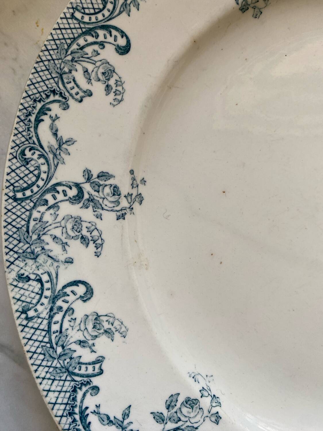 Assiette terre de fer faïencerie d’Orchies