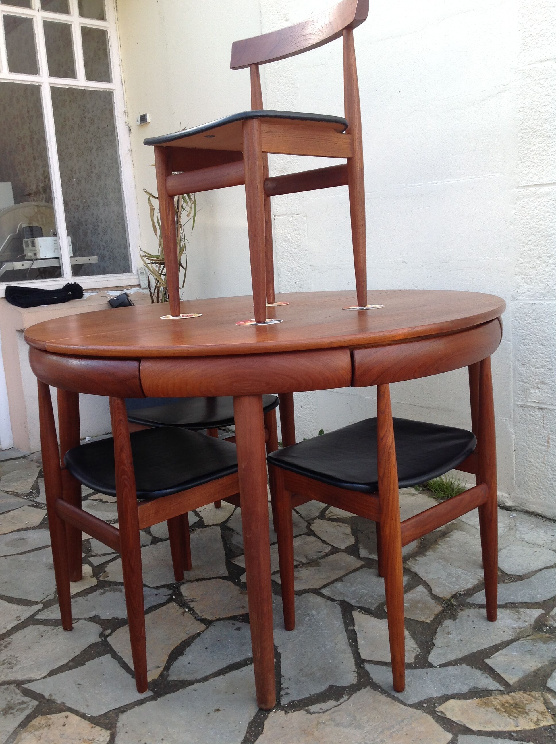 Table and chairs Hans Olsen made in Denmark