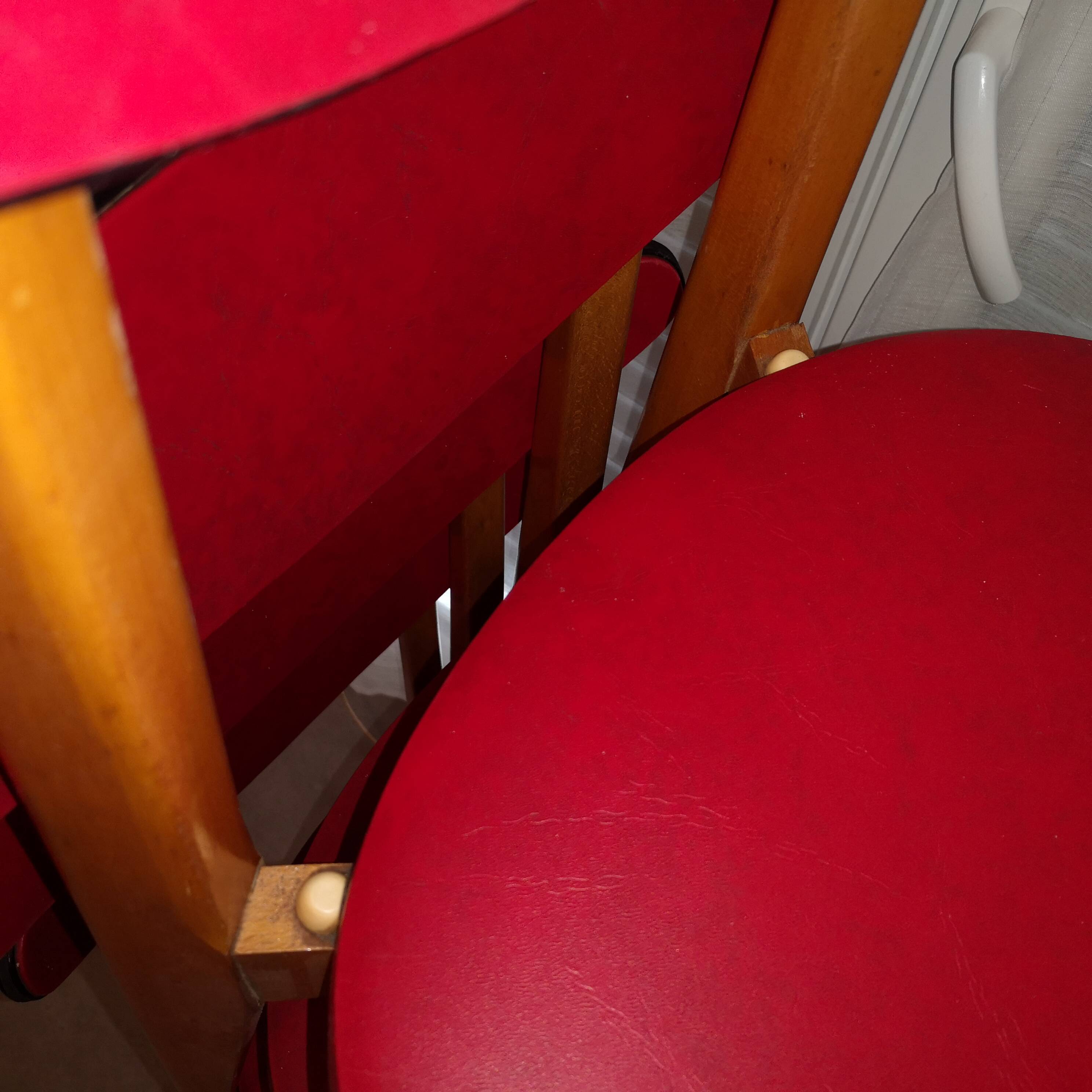 Set of 4 Vintage Chairs – 50s/60s Design – Red Faux Leather – Stackable