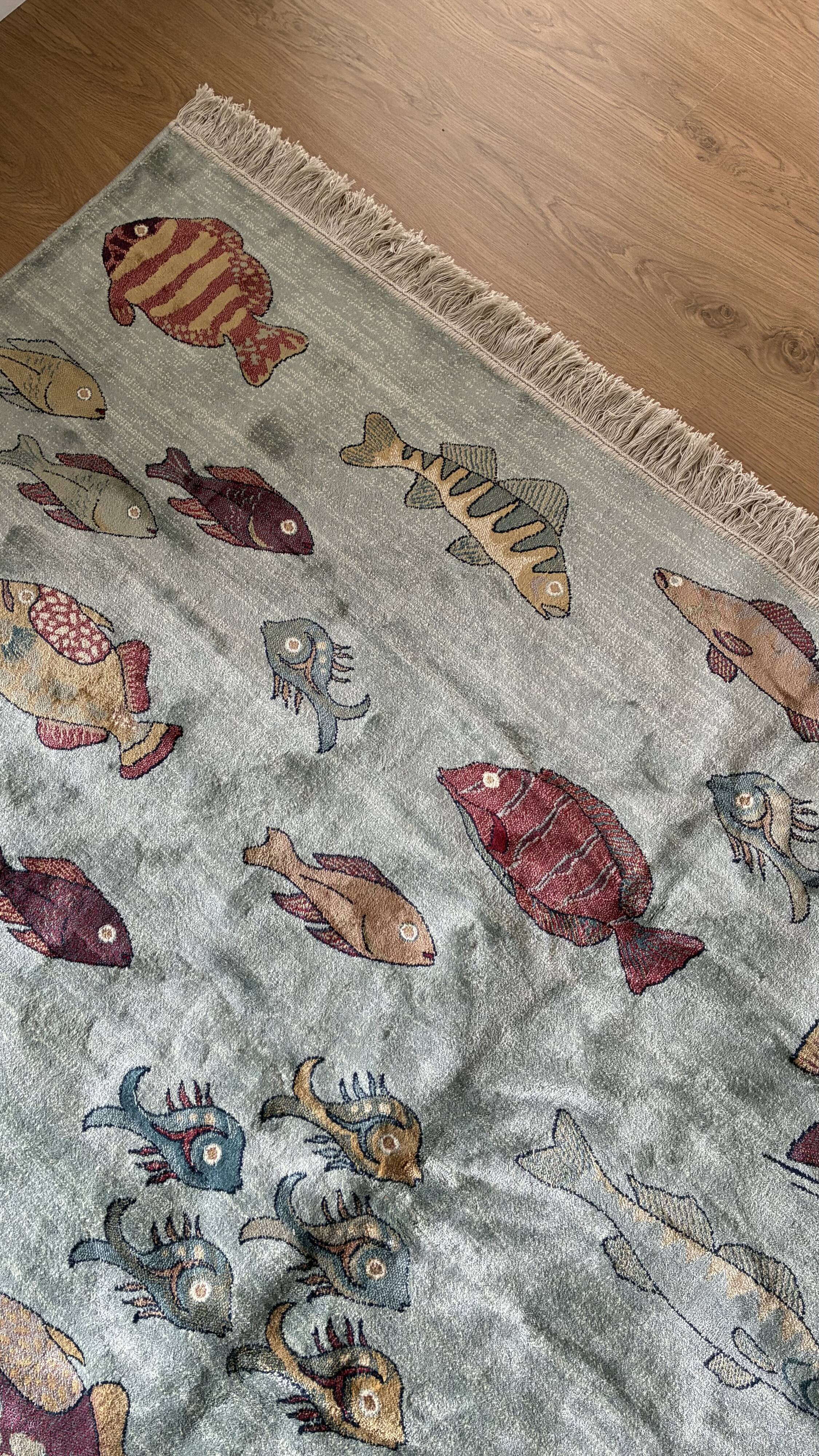 Oriental rug 200 x 300 cm - fish pattern