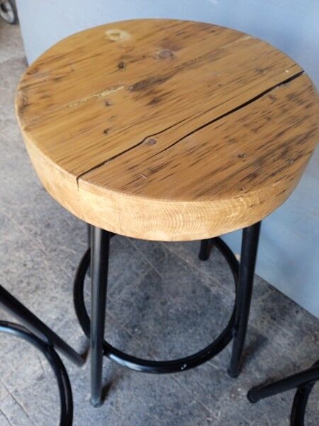 Lot 4 high bar stools wood and metal