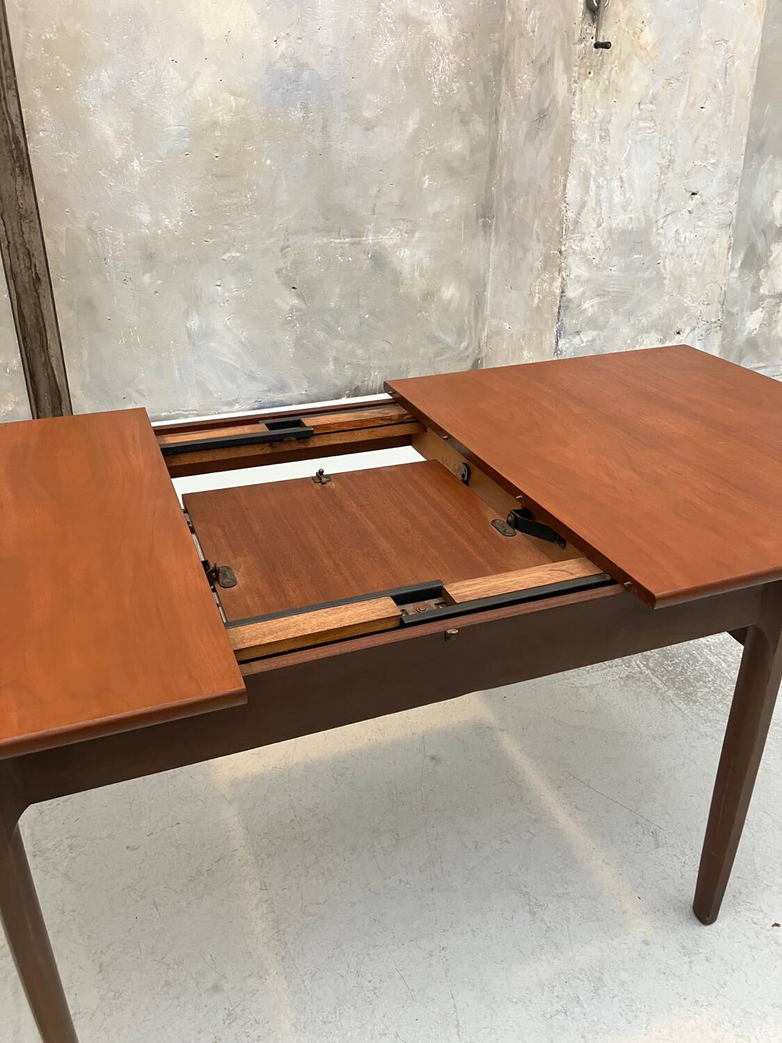 Table scandinave extensible vintage en teck