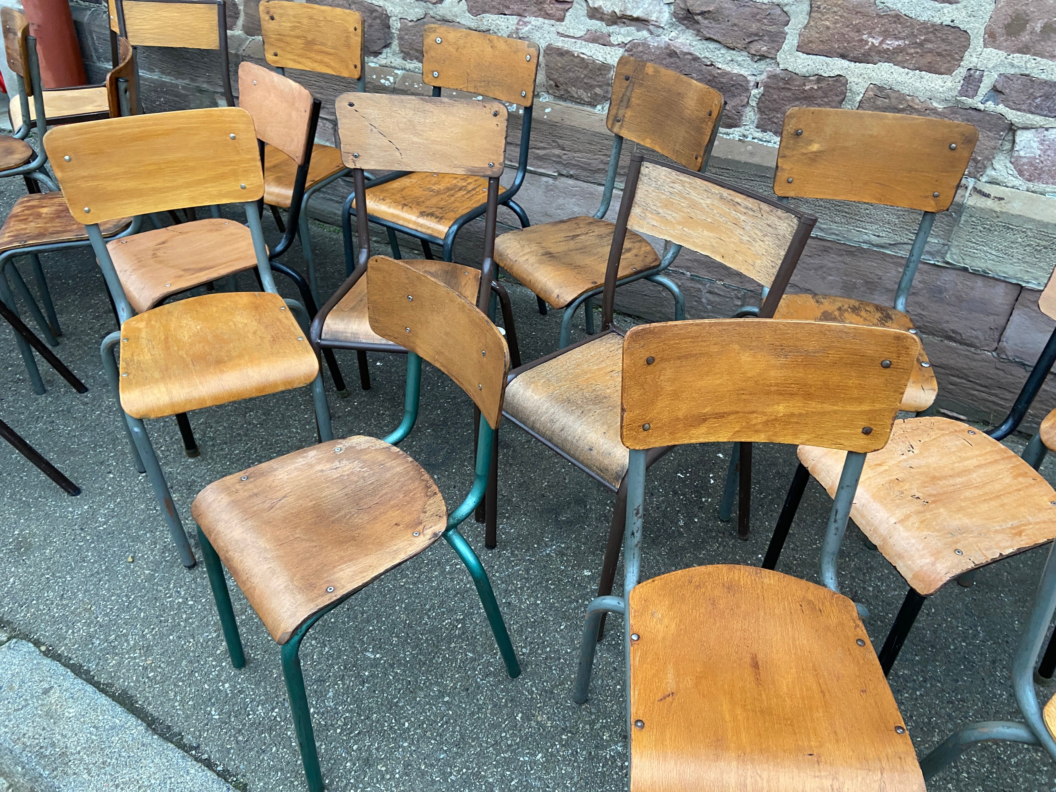 20 chaises industrielles école dépareillées vintage MULLCA tube & bois