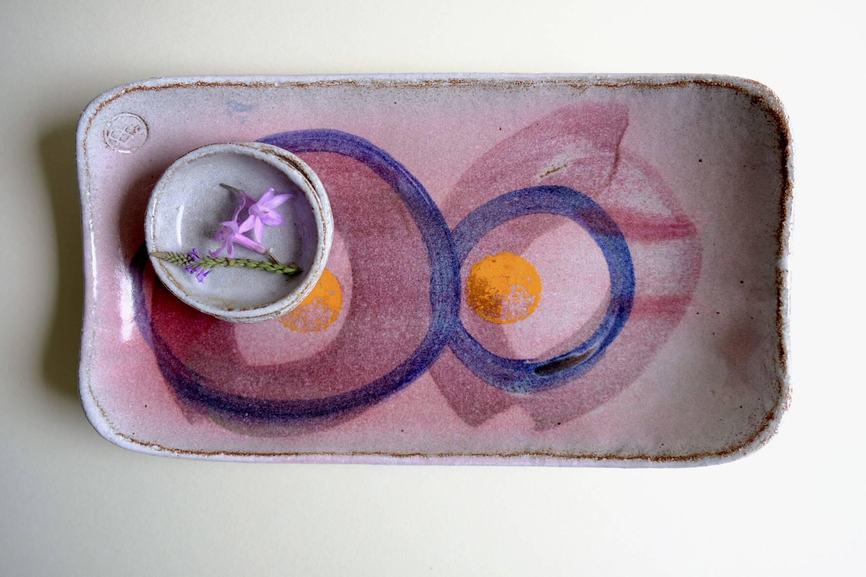 Coupe en grès décor abstrait pièce unique signée années 70/80