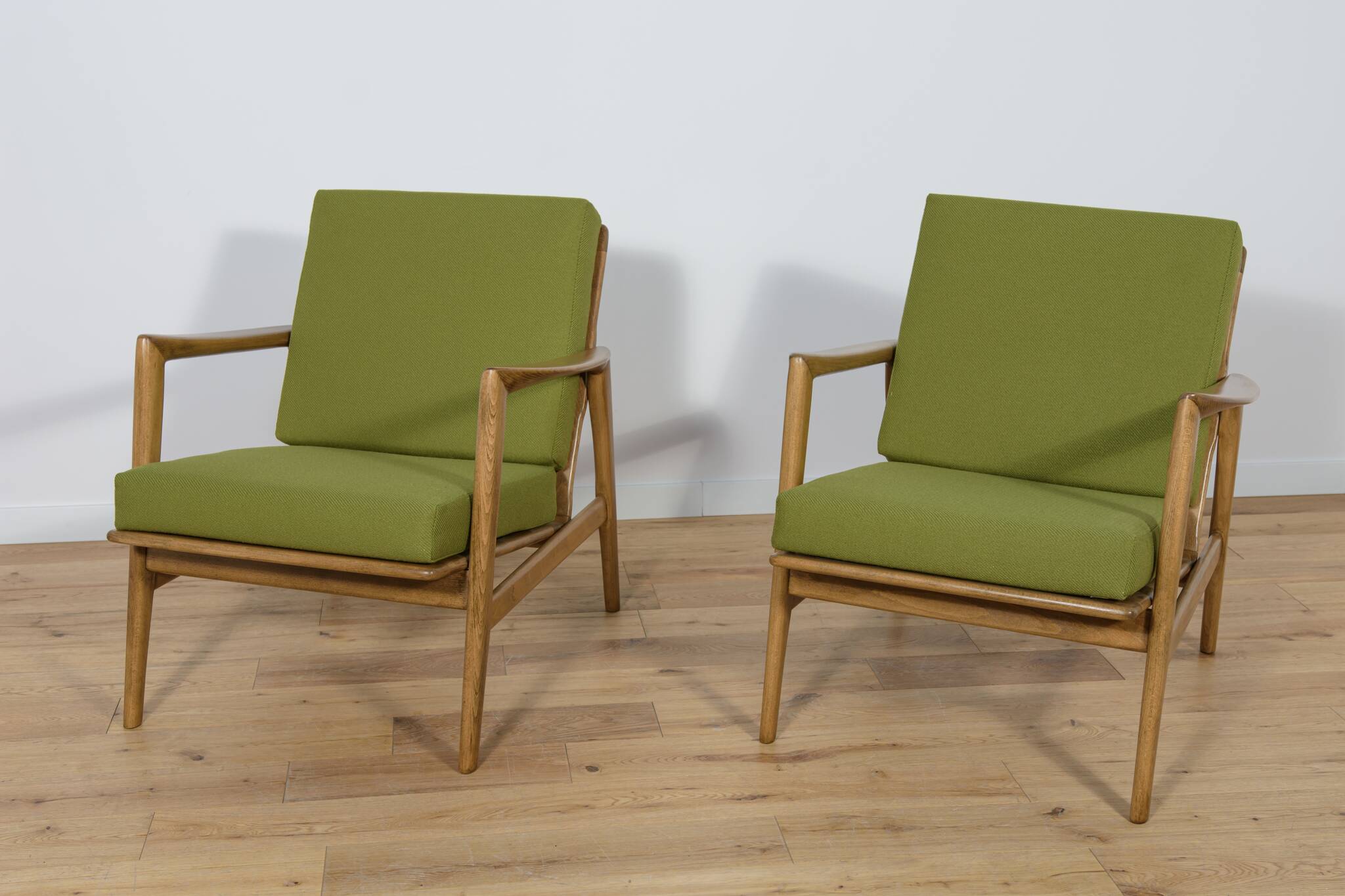Model 300-139 Armchairs from Swarzędz Factory, 1960s, Set of 2
