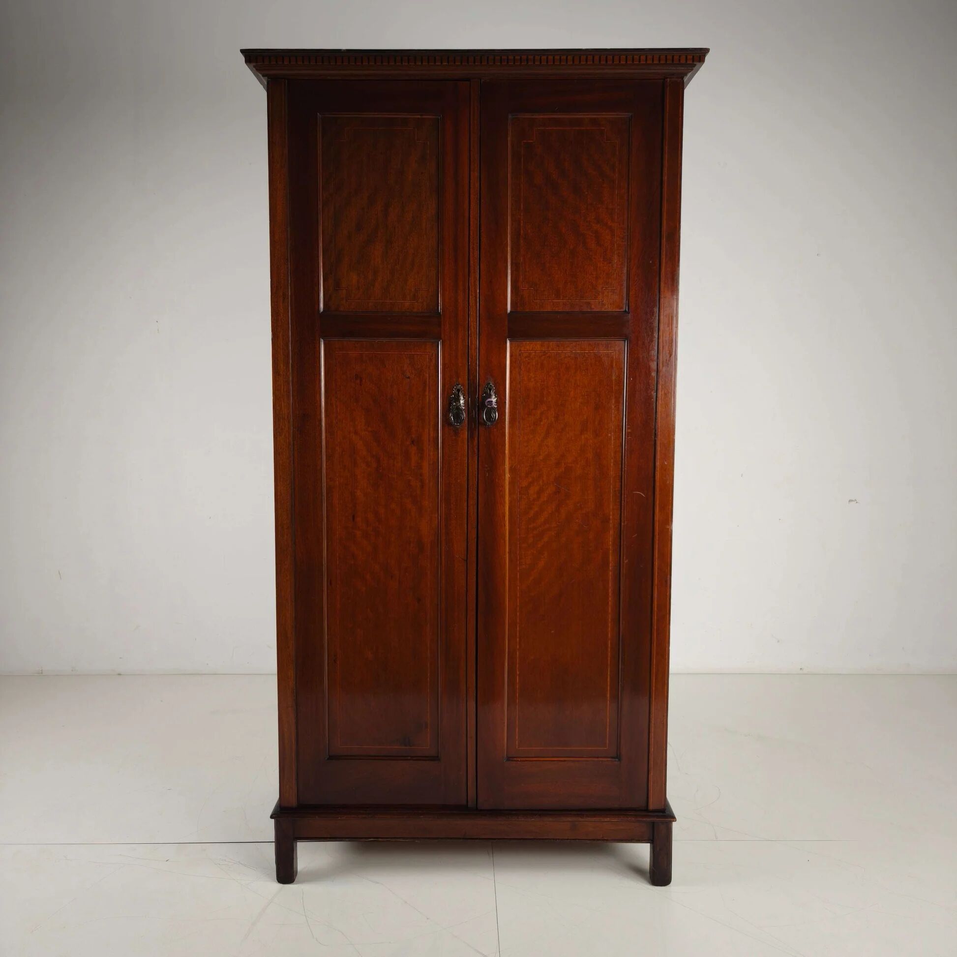 Garde-robe d'homme Maple & Co. du début du 20e siècle