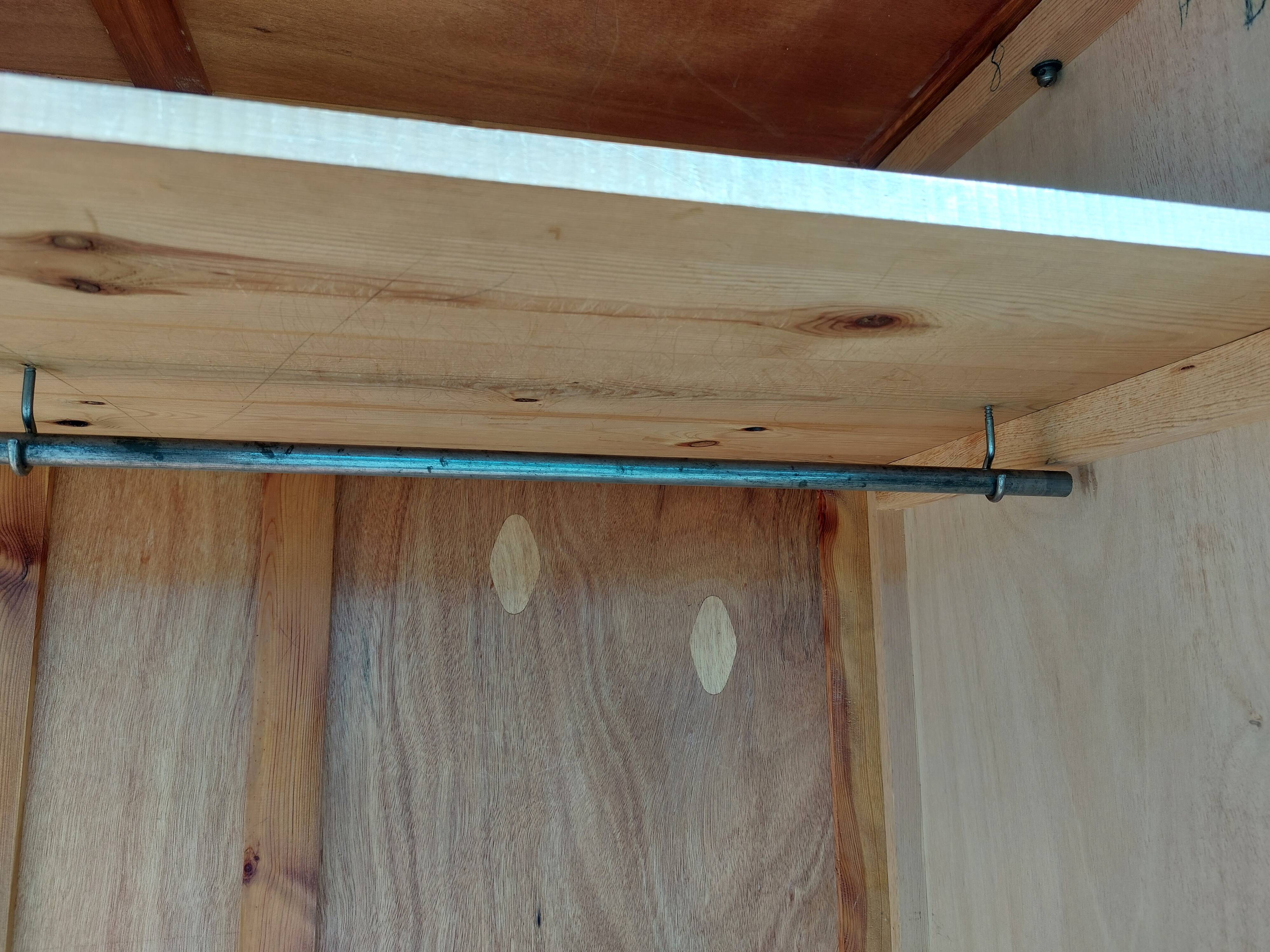 Compass foot cabinet