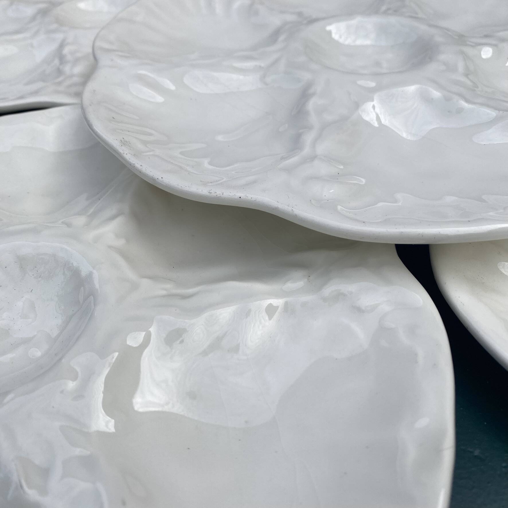 Assiettes à huîtres Gien en barbotine