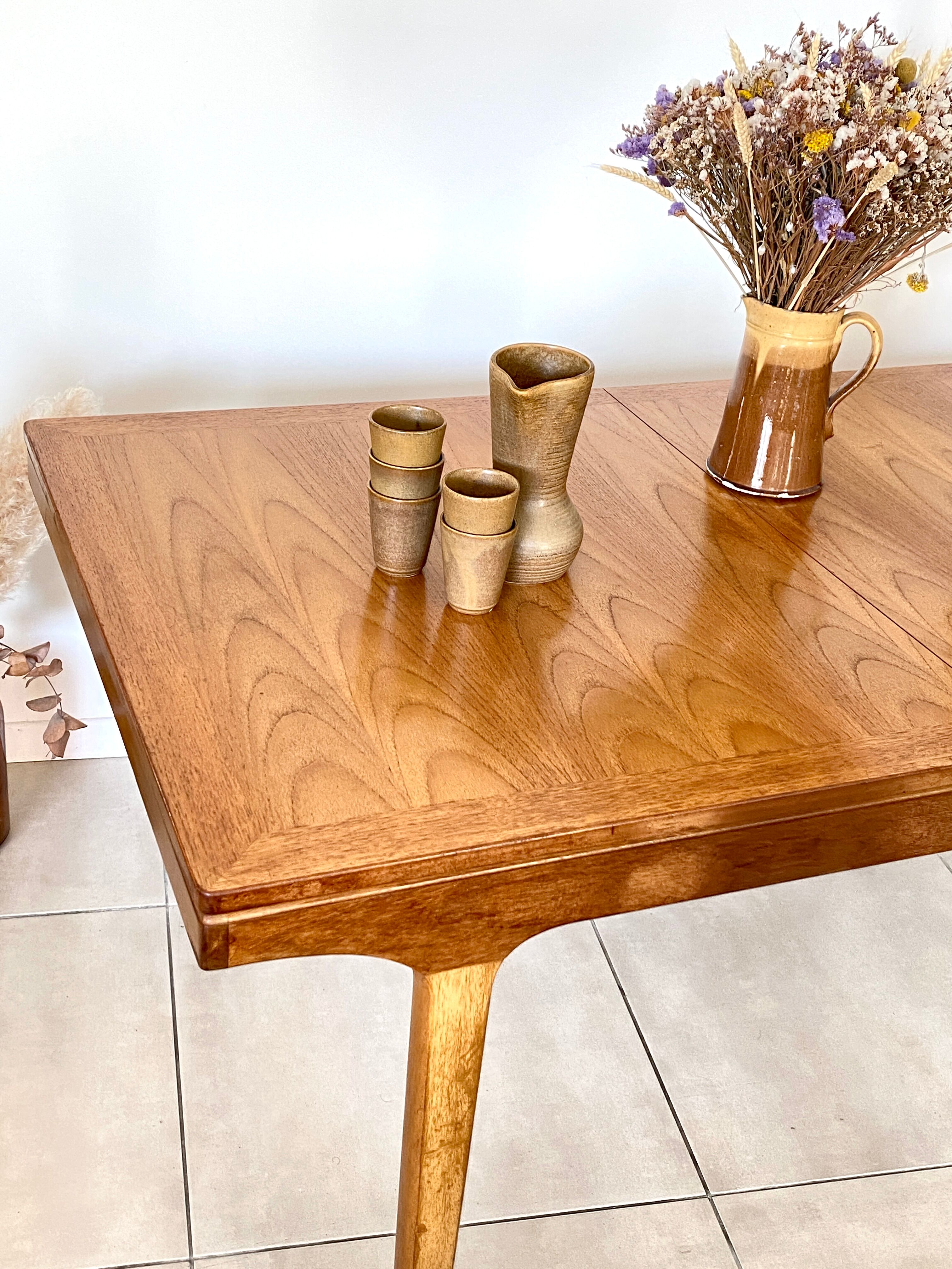 Extendable dining table in NATHAN teak
