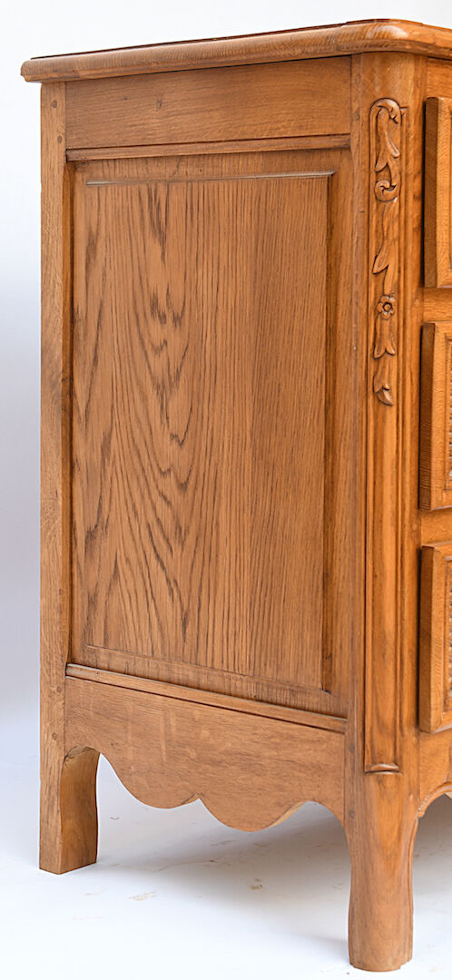 Oak chest of drawers