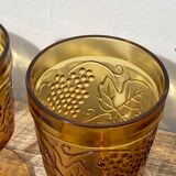 Amber stemmed glasses with vintage fruit decoration - Old brown glasses