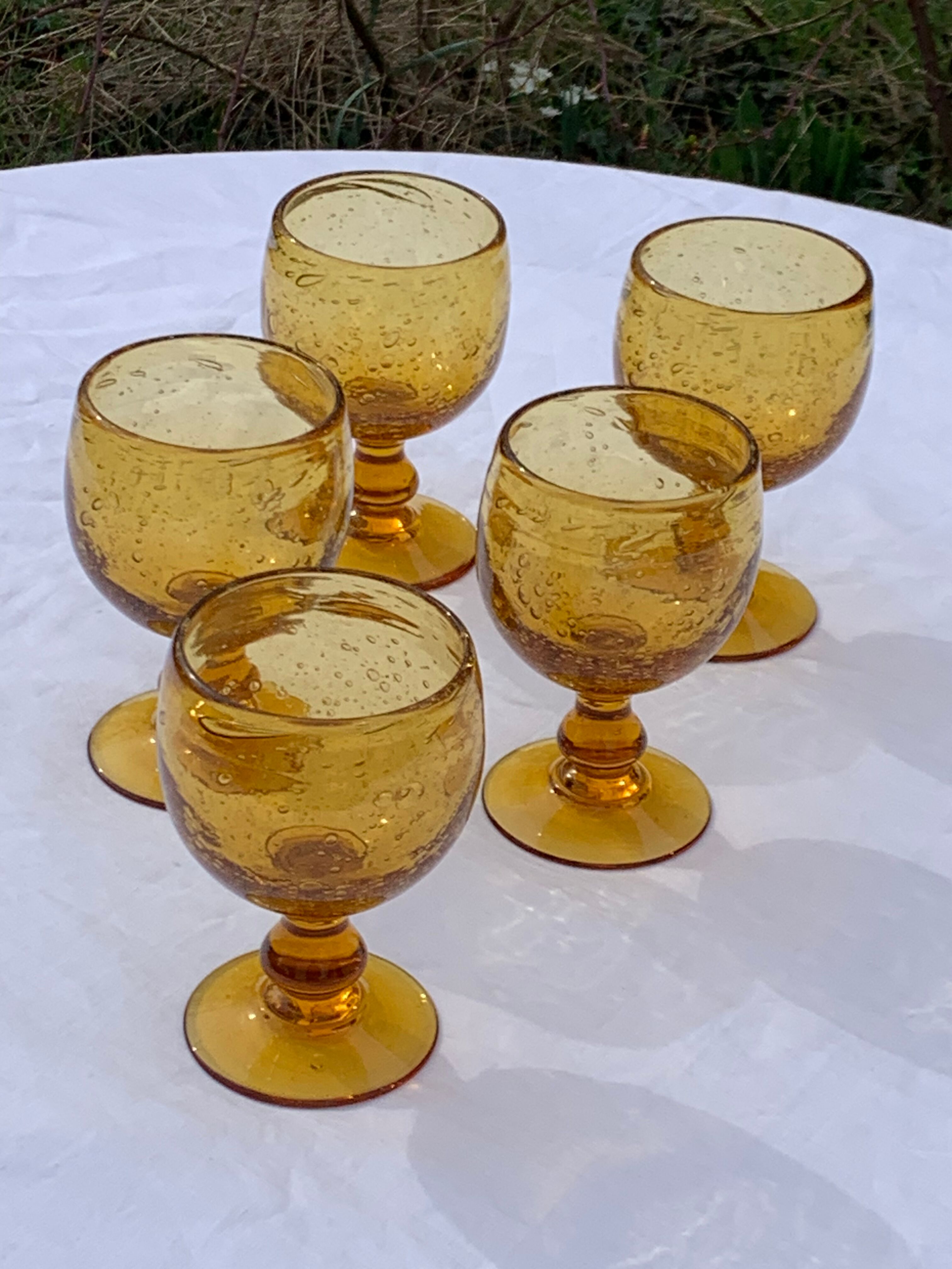 5 wine glasses in blown glass and vintage golden yellow bubble
