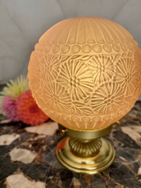 Art Deco lamp in pink glass with floral decoration