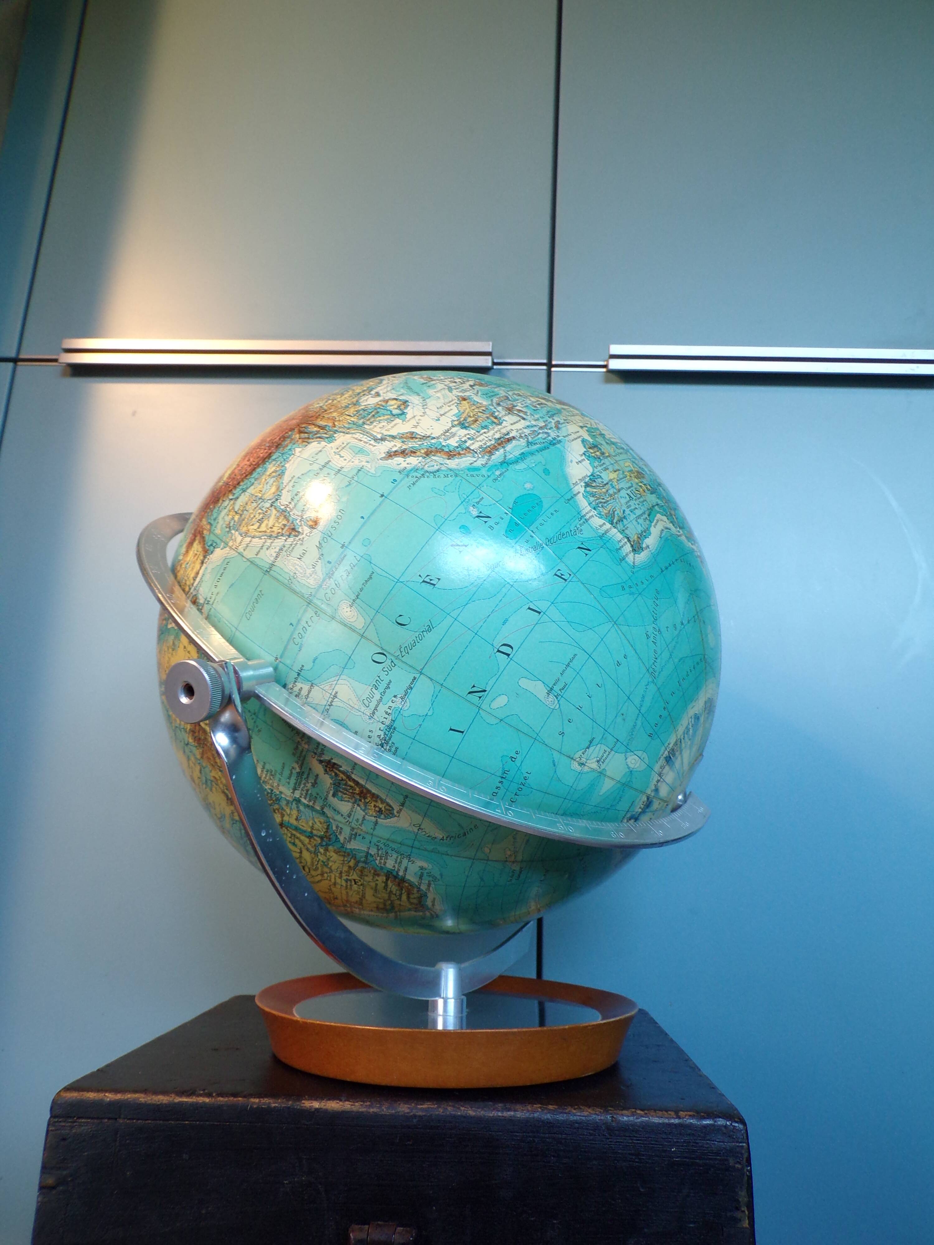 Vintage JRO 1970 globe