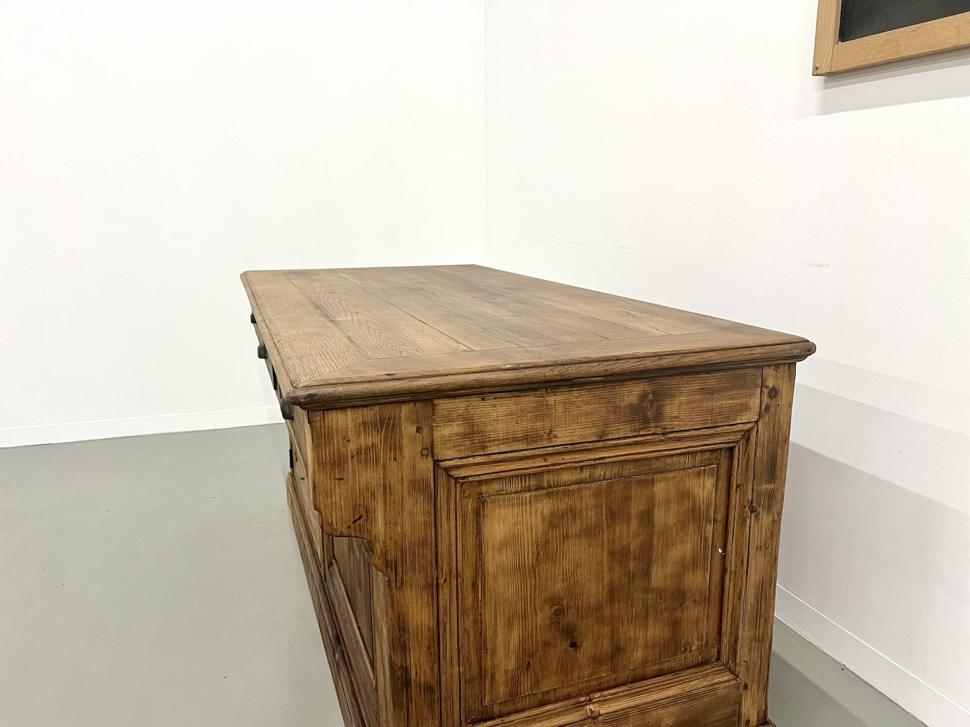 Comptoir de commerce des années 1900