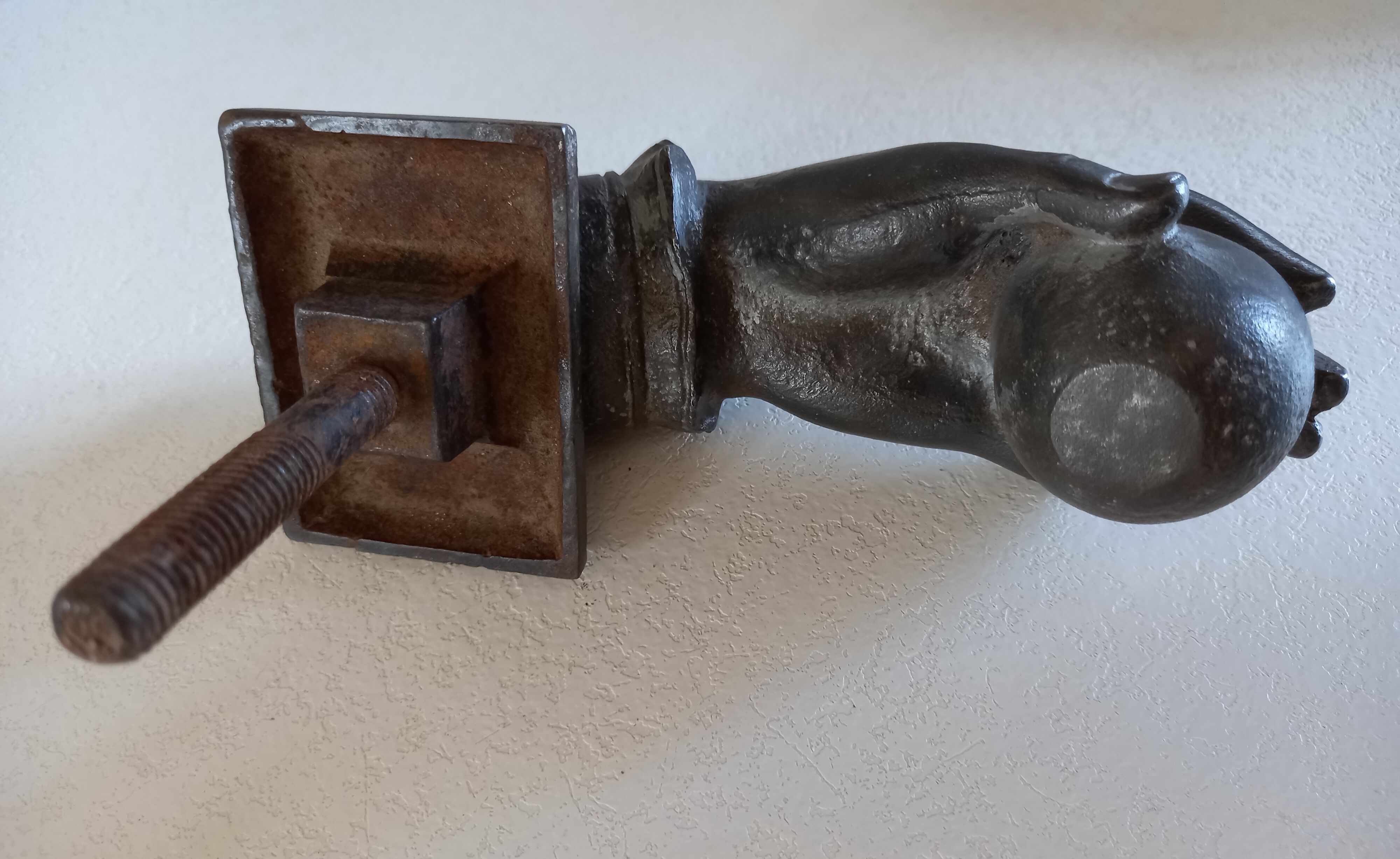 Heurtoir ancien en fonte