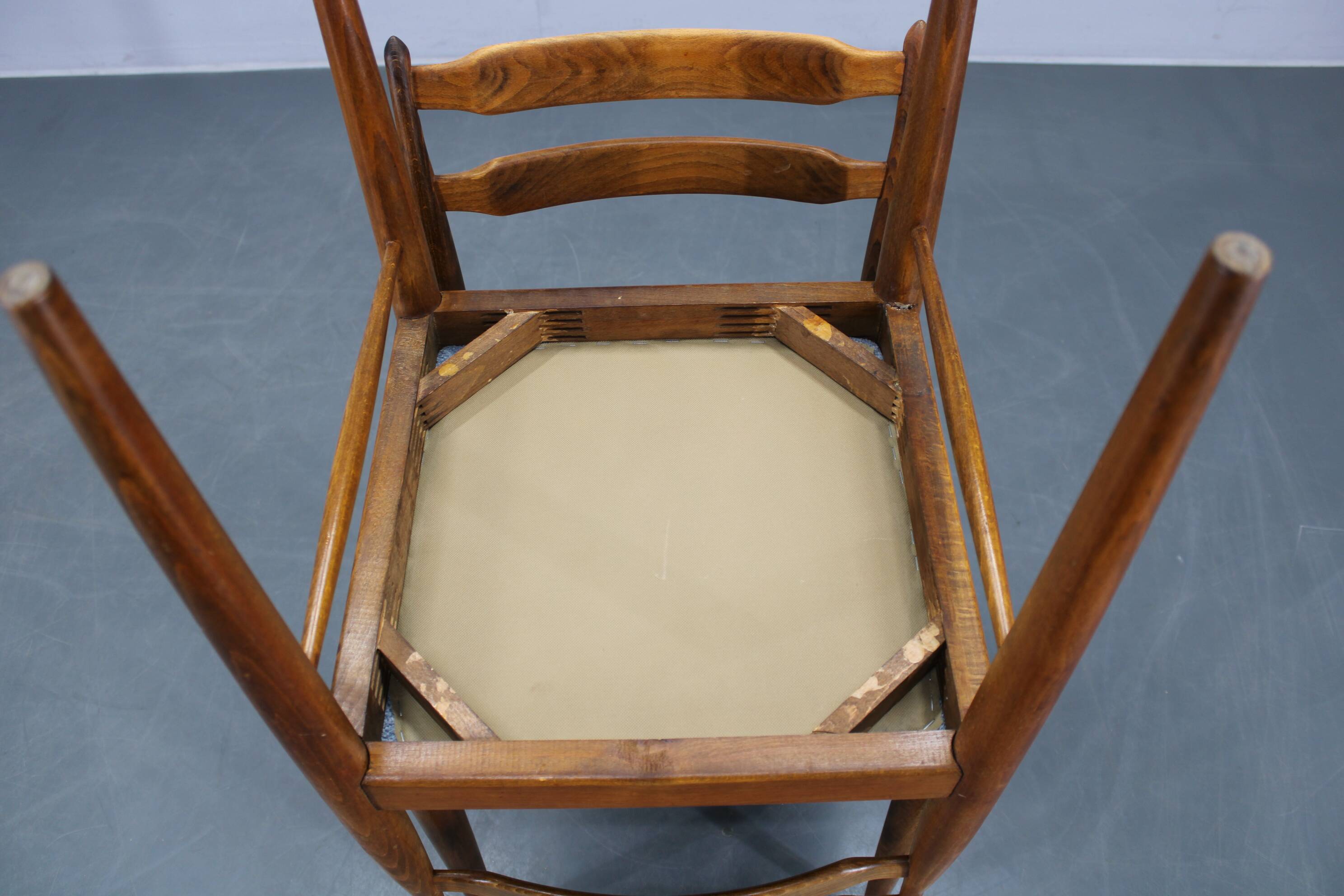 Ensemble de quatre chaises de salle à manger en hêtre rénovées, Tchécoslovaquie, années 1970