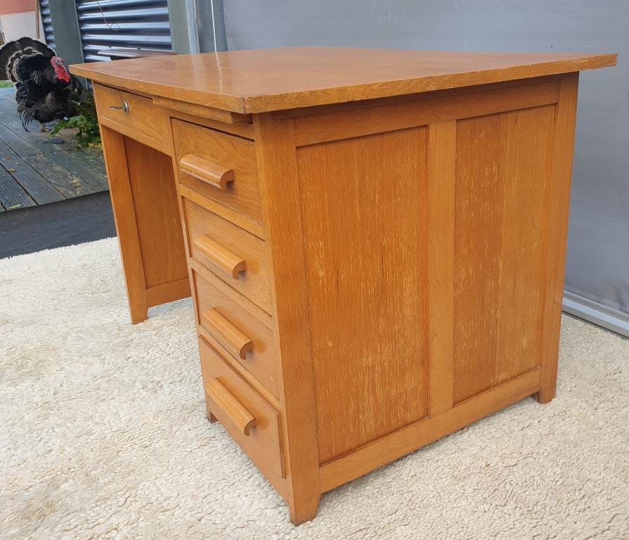 Desk 5 drawers 1 tablet vintage 1950