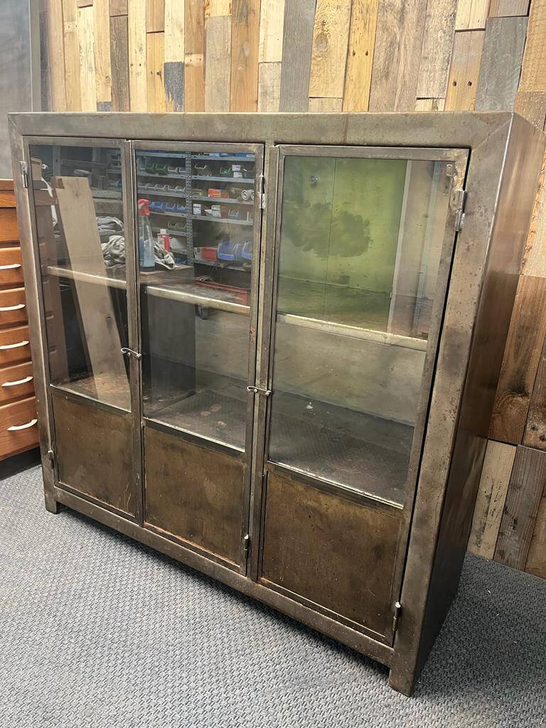 Industrial metal showcase 3 doors