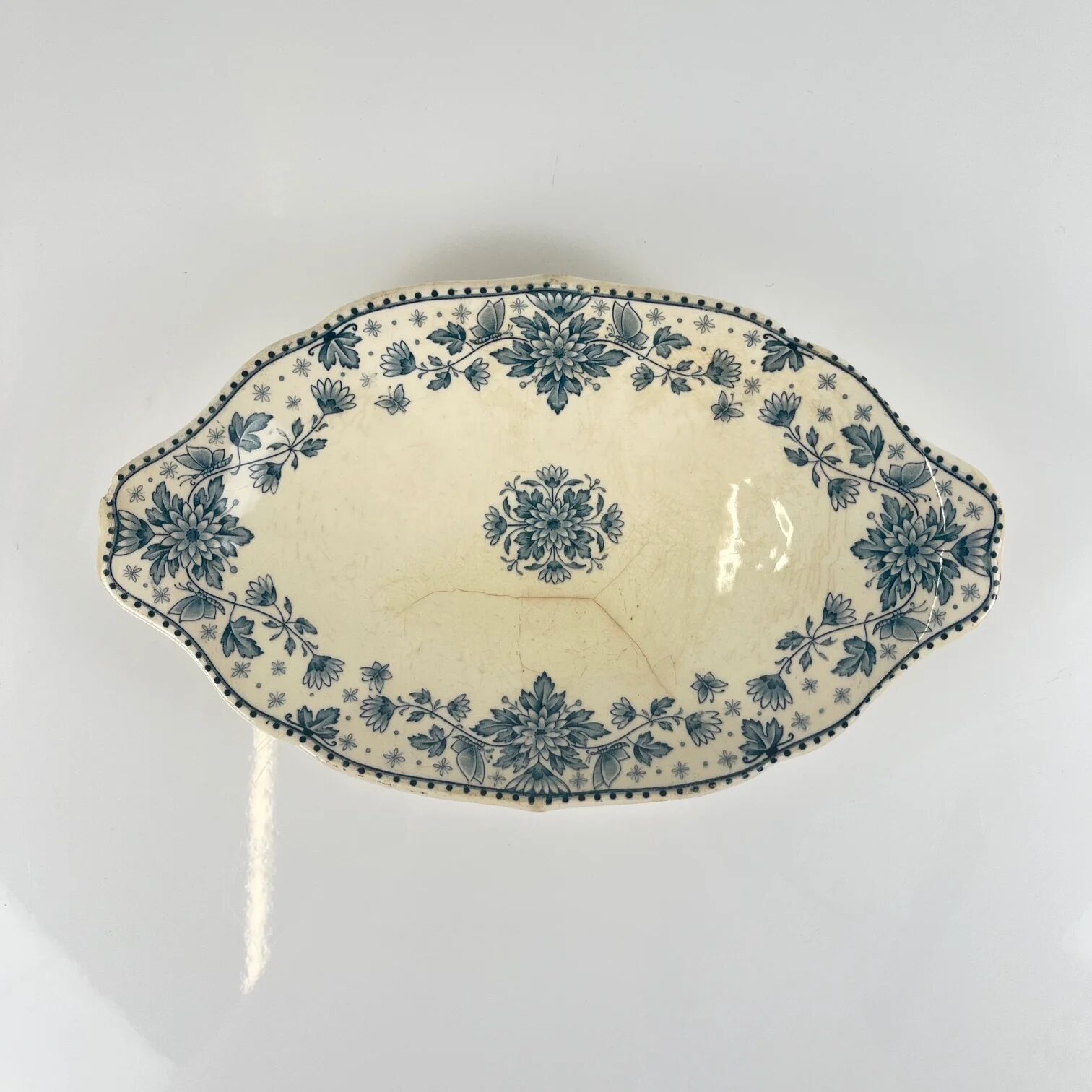 Plate model "Estrées", by U&C Sarreguemines, blue, 1900