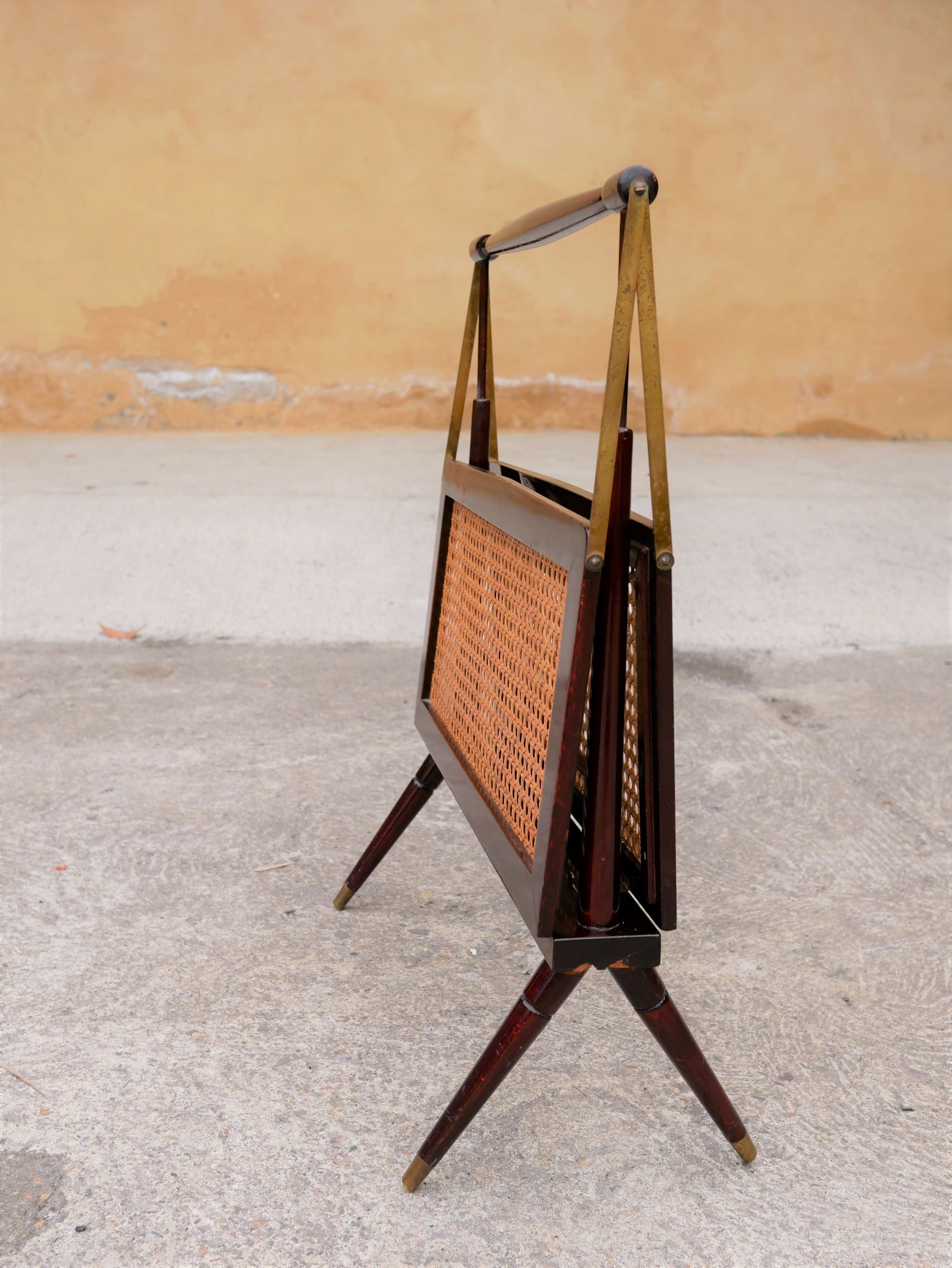 Folding magazine holder wood and caning by Cesare Lacca, made in Italy