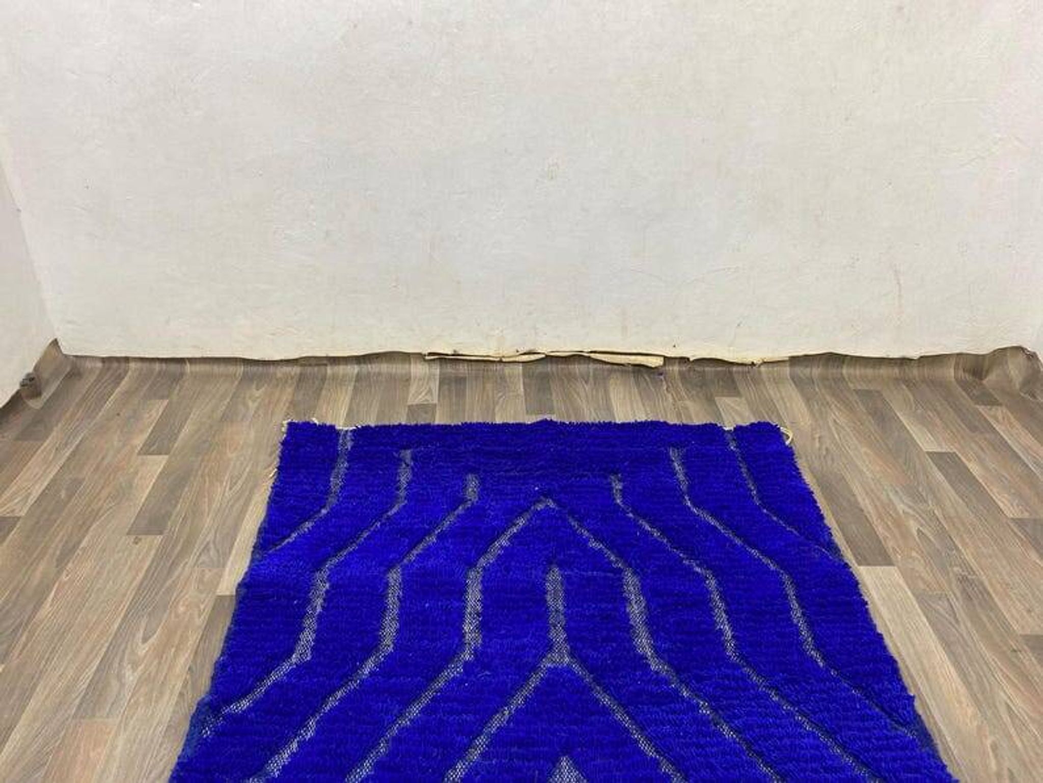 Handmade pure wool rug, traditional craftsmanship, size 250/350 cm.