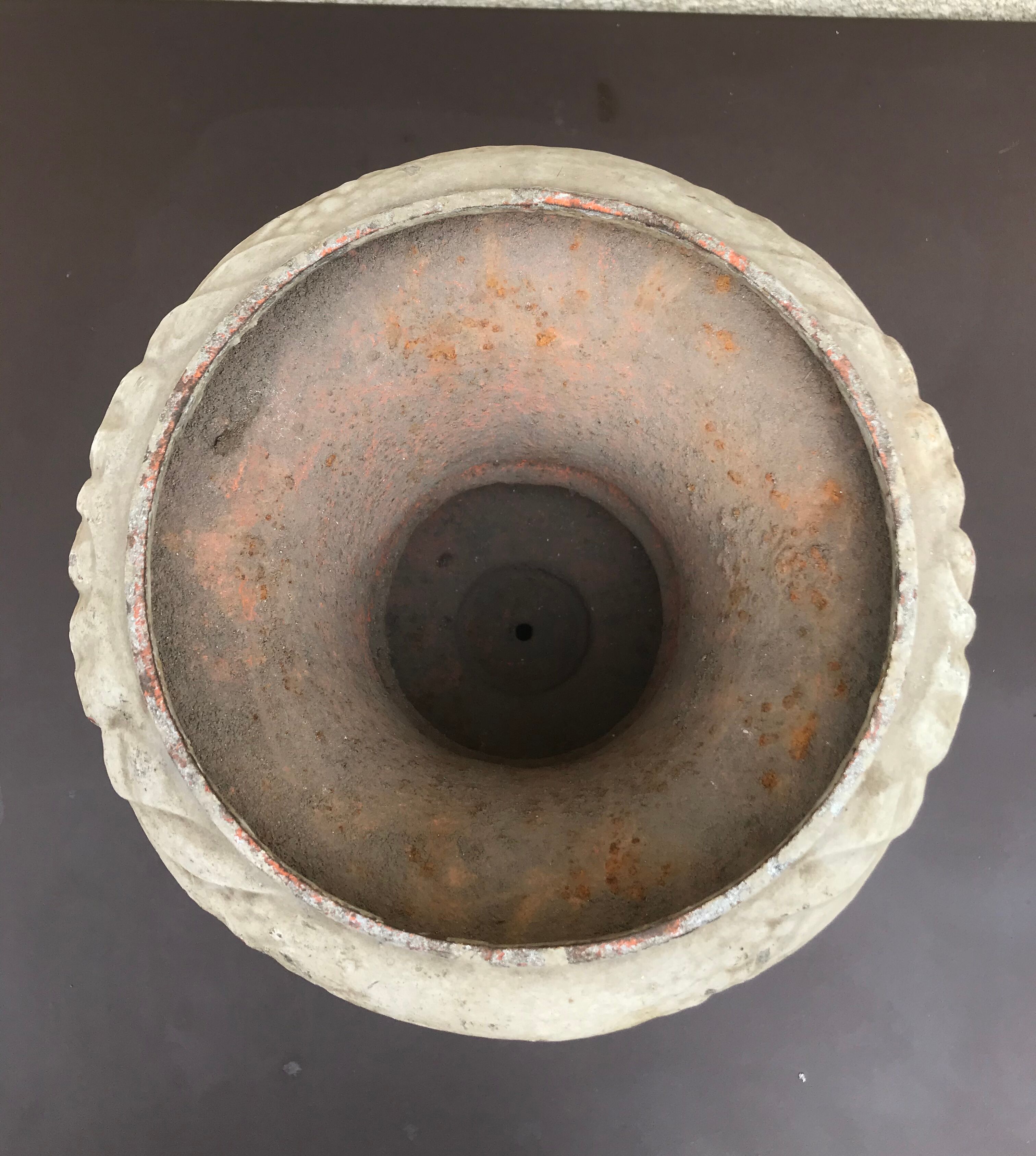 Old Médicis vase