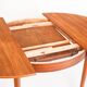 Table ronde/ovale de style scandinave av rallonge. Bois de teck. France, 60