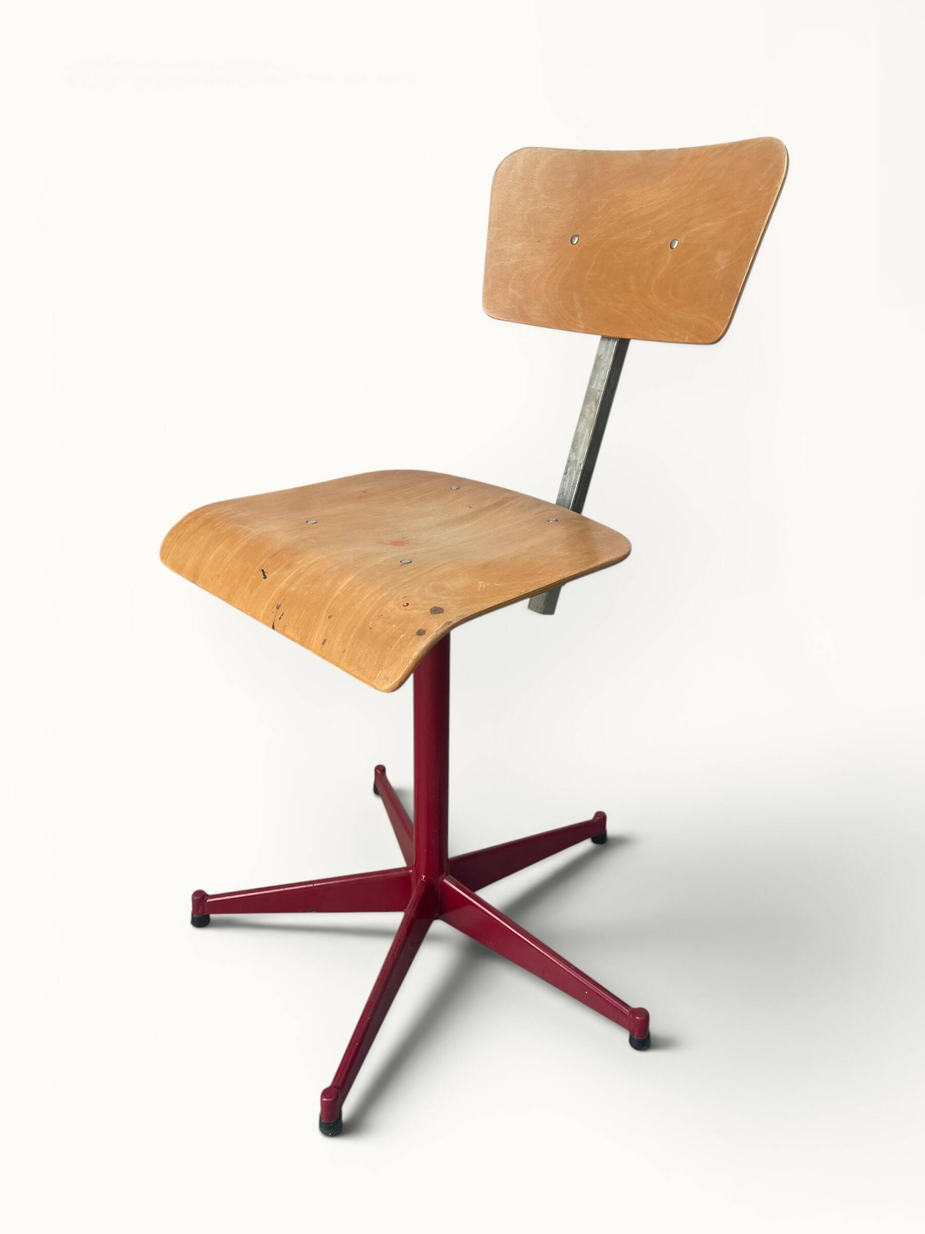 Adjustable swivel workshop chair, plywood, star base, burgundy.