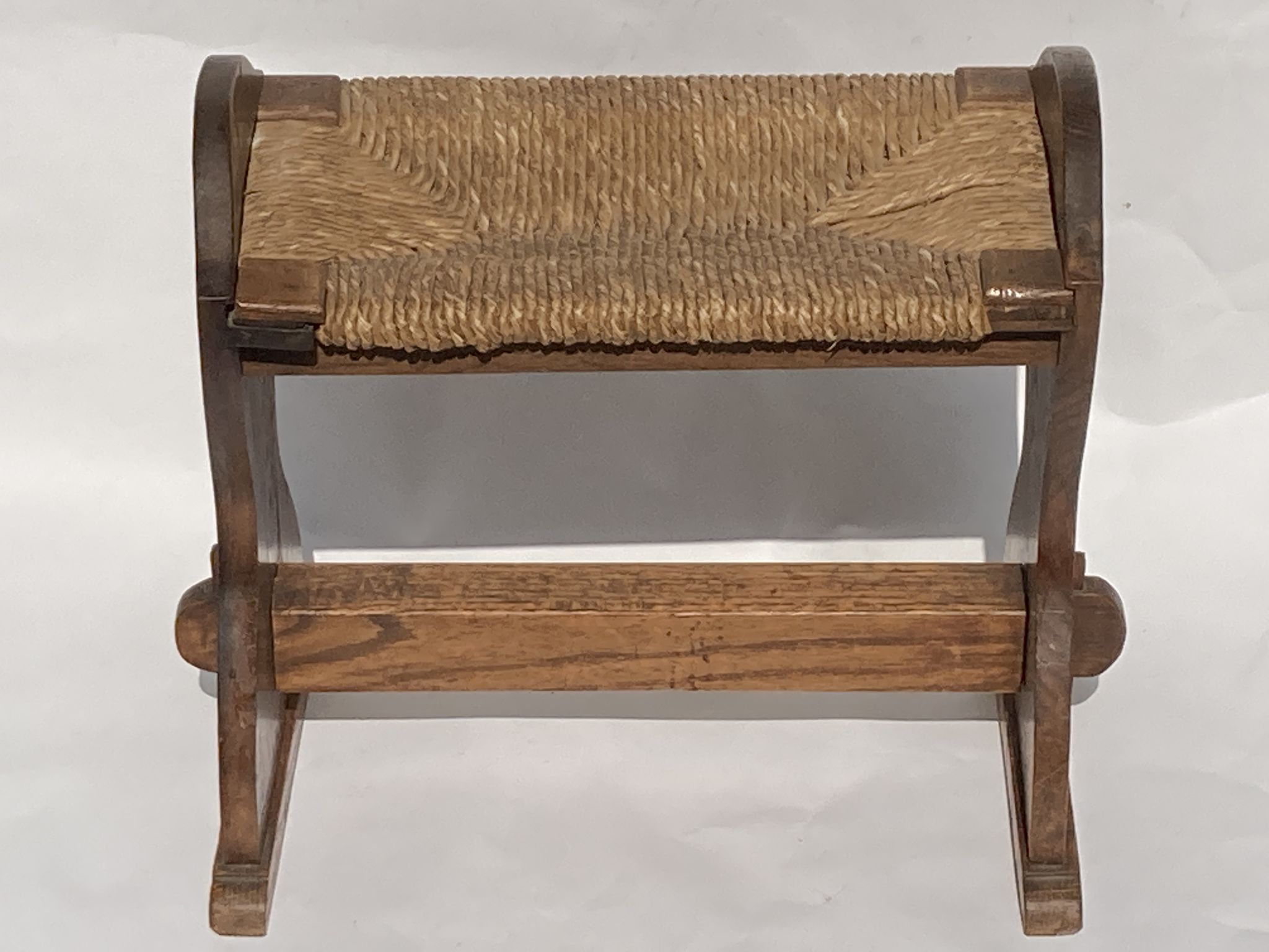 Tabouret en osier monastry antique ou hocker